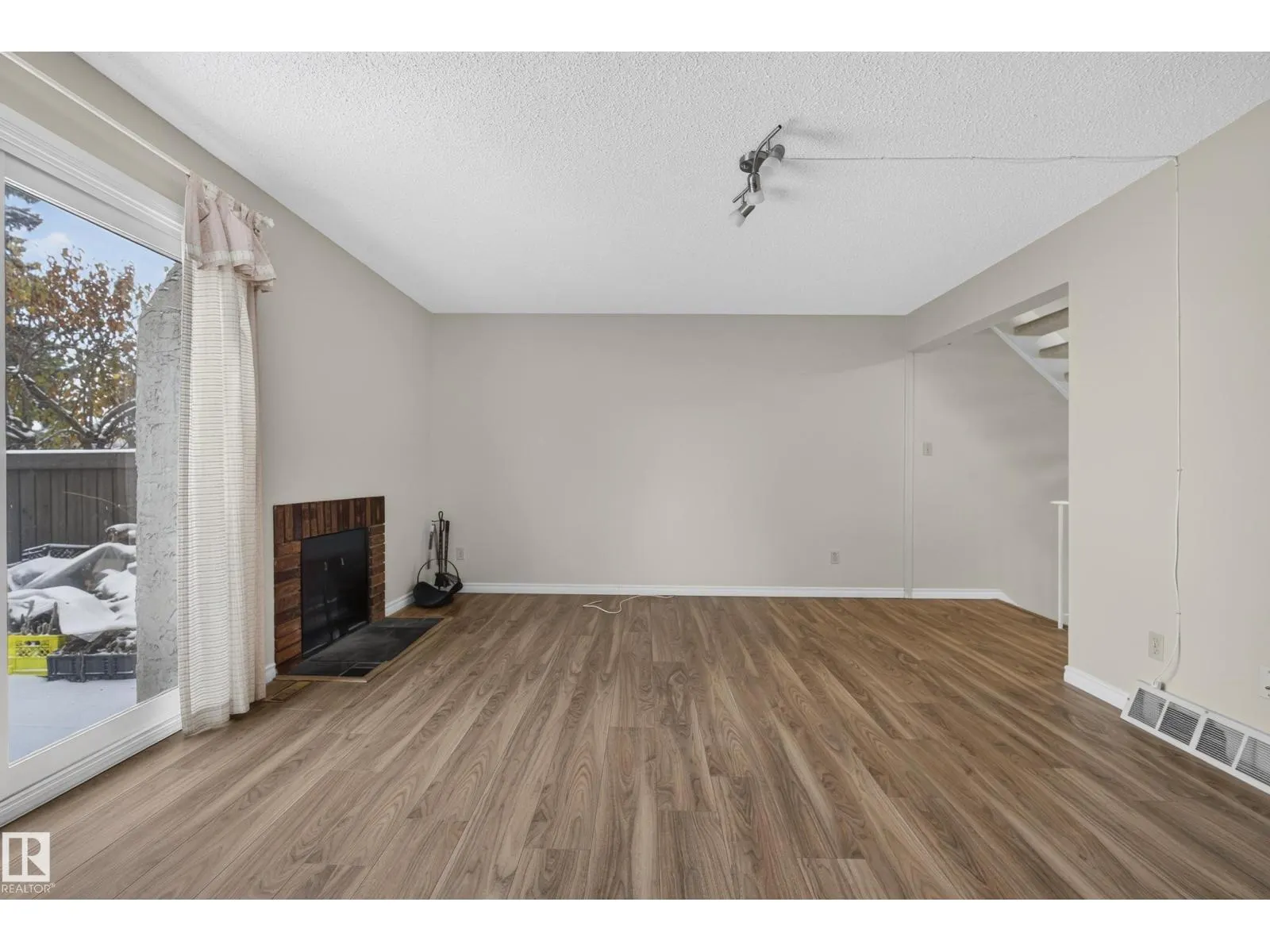 181 TUDOR LN NW