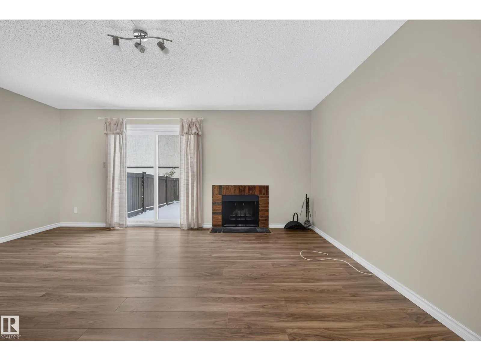 181 TUDOR LN NW