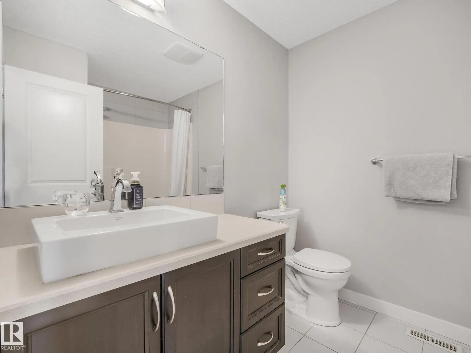 22027 97 AV NW