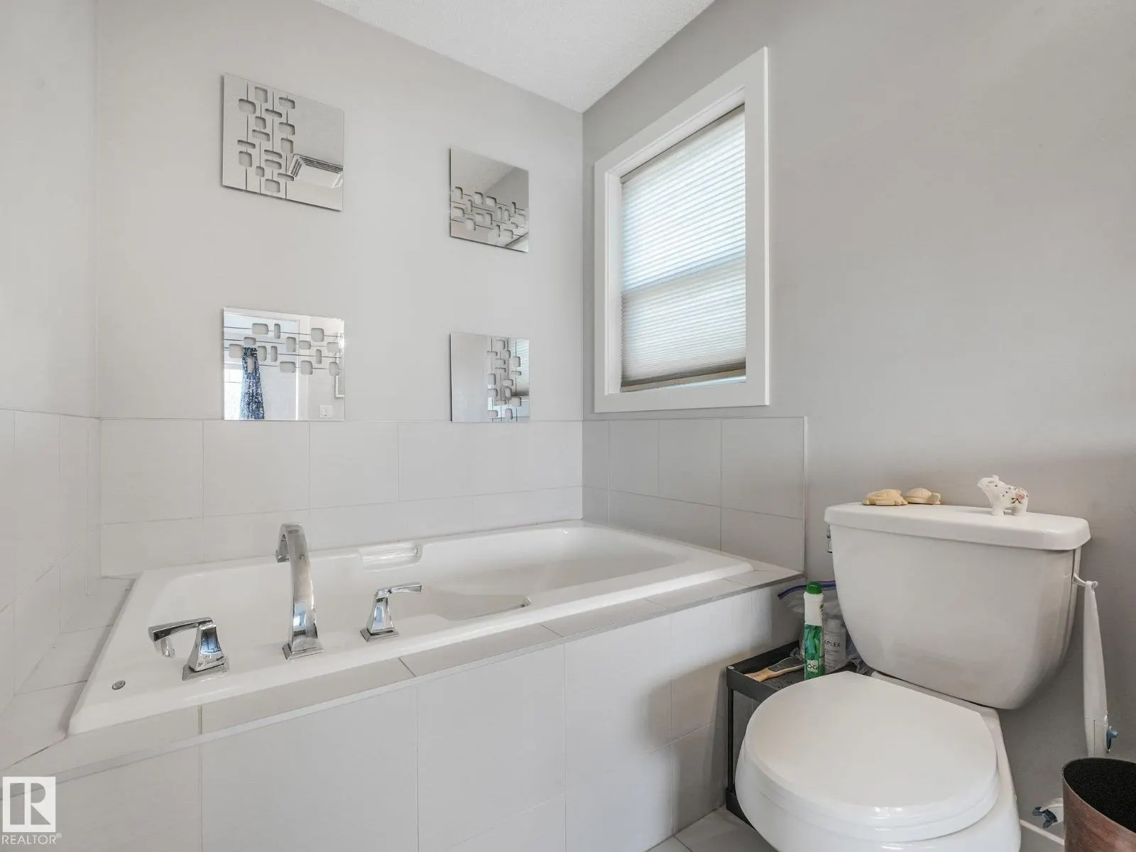 22027 97 AV NW
