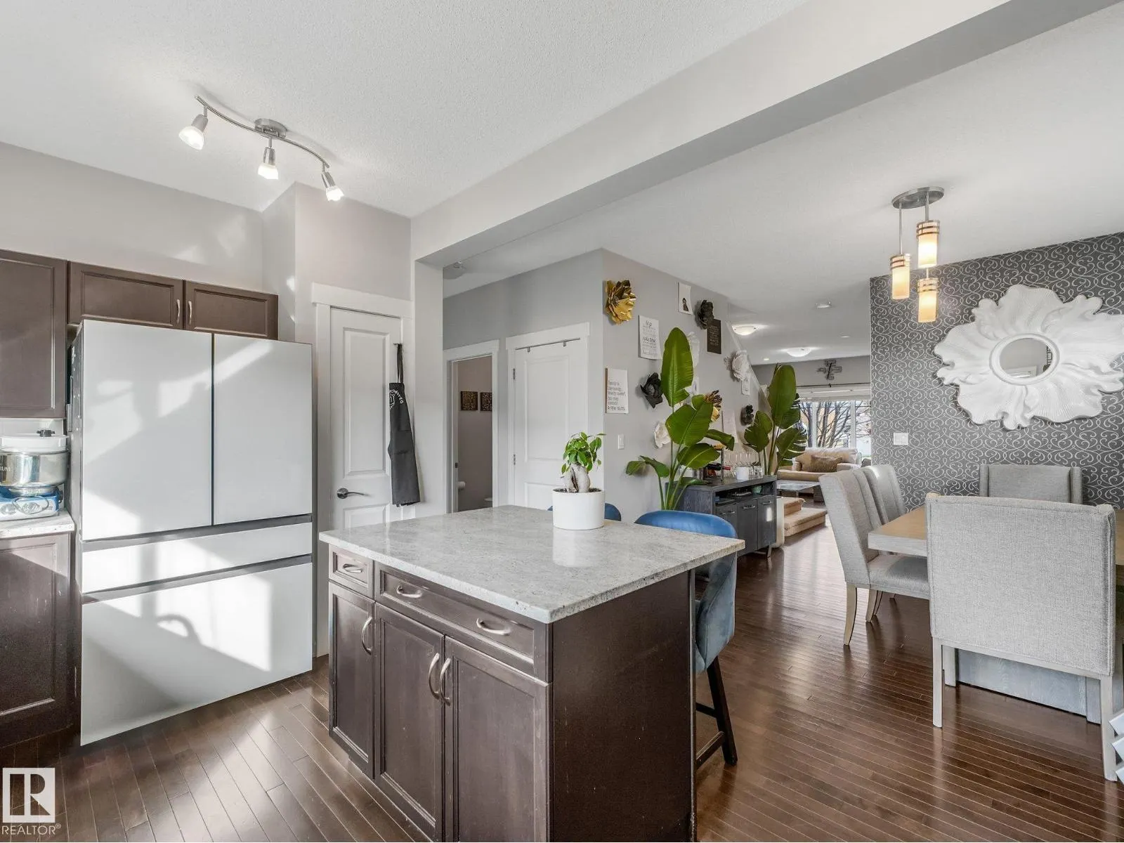 22027 97 AV NW