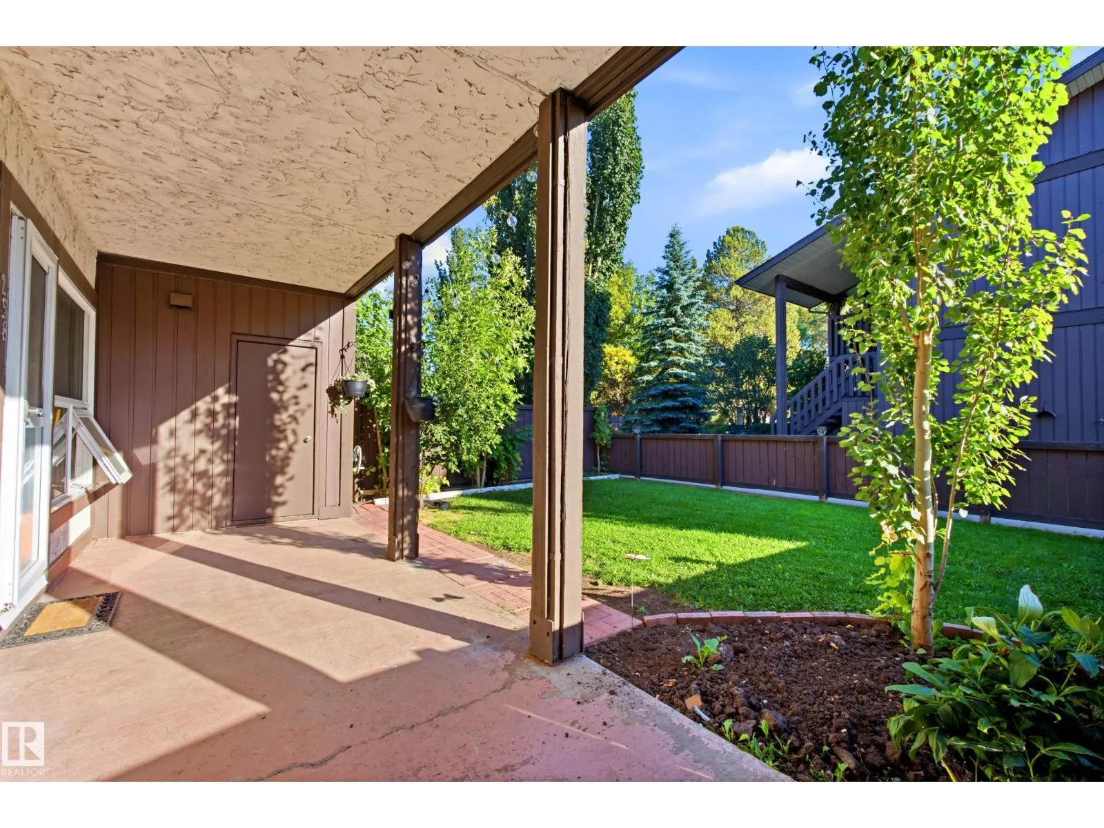 258 SURREY GD NW