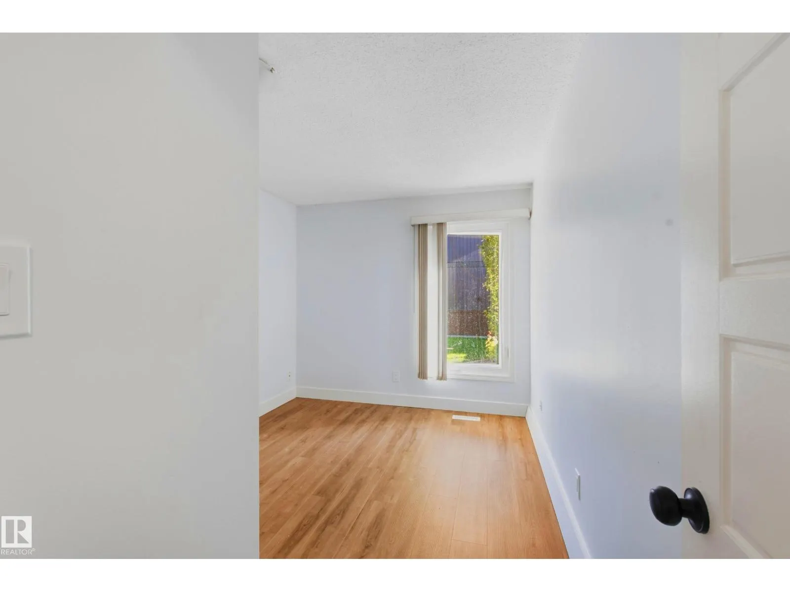 258 SURREY GD NW