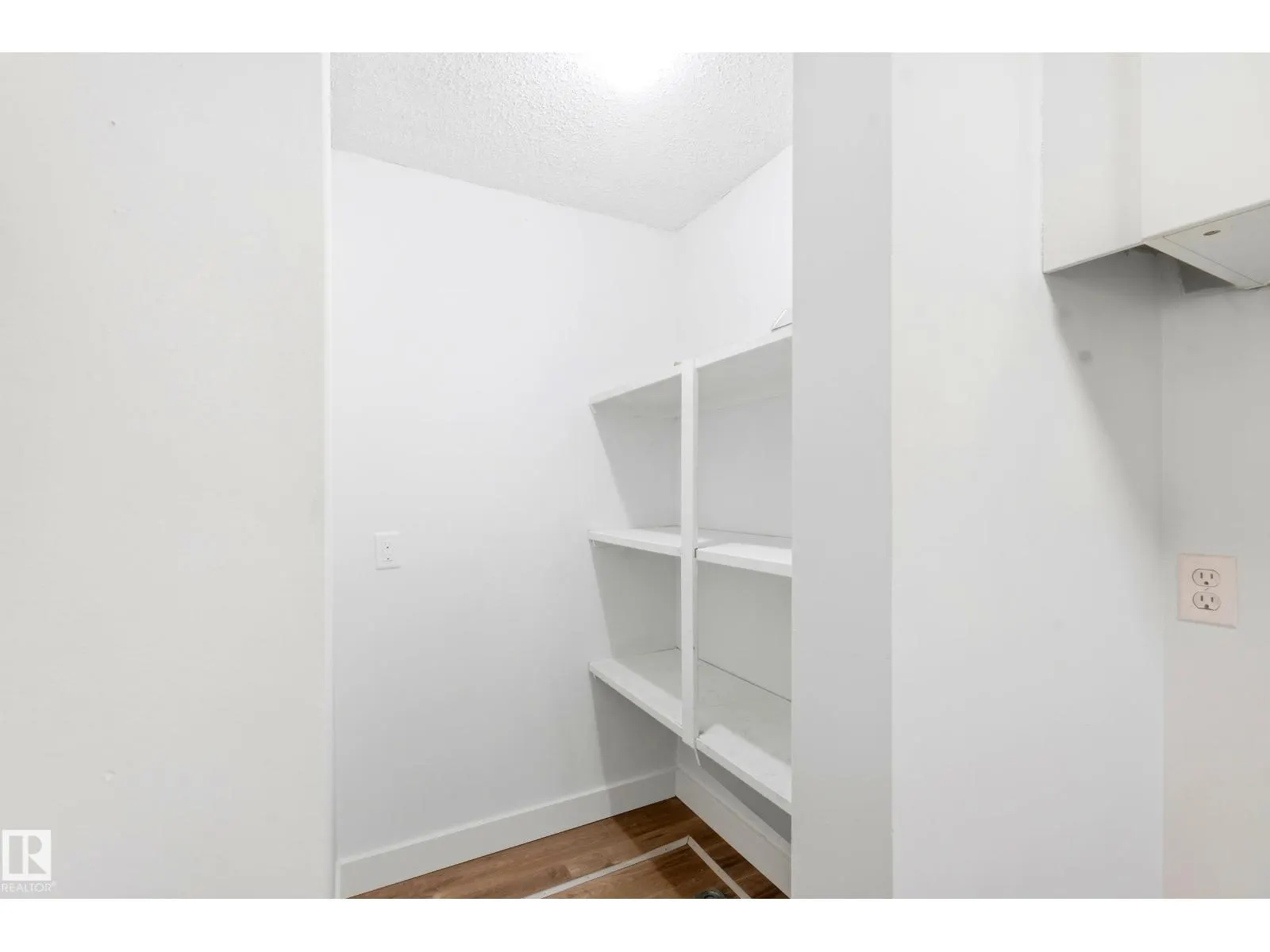 258 SURREY GD NW