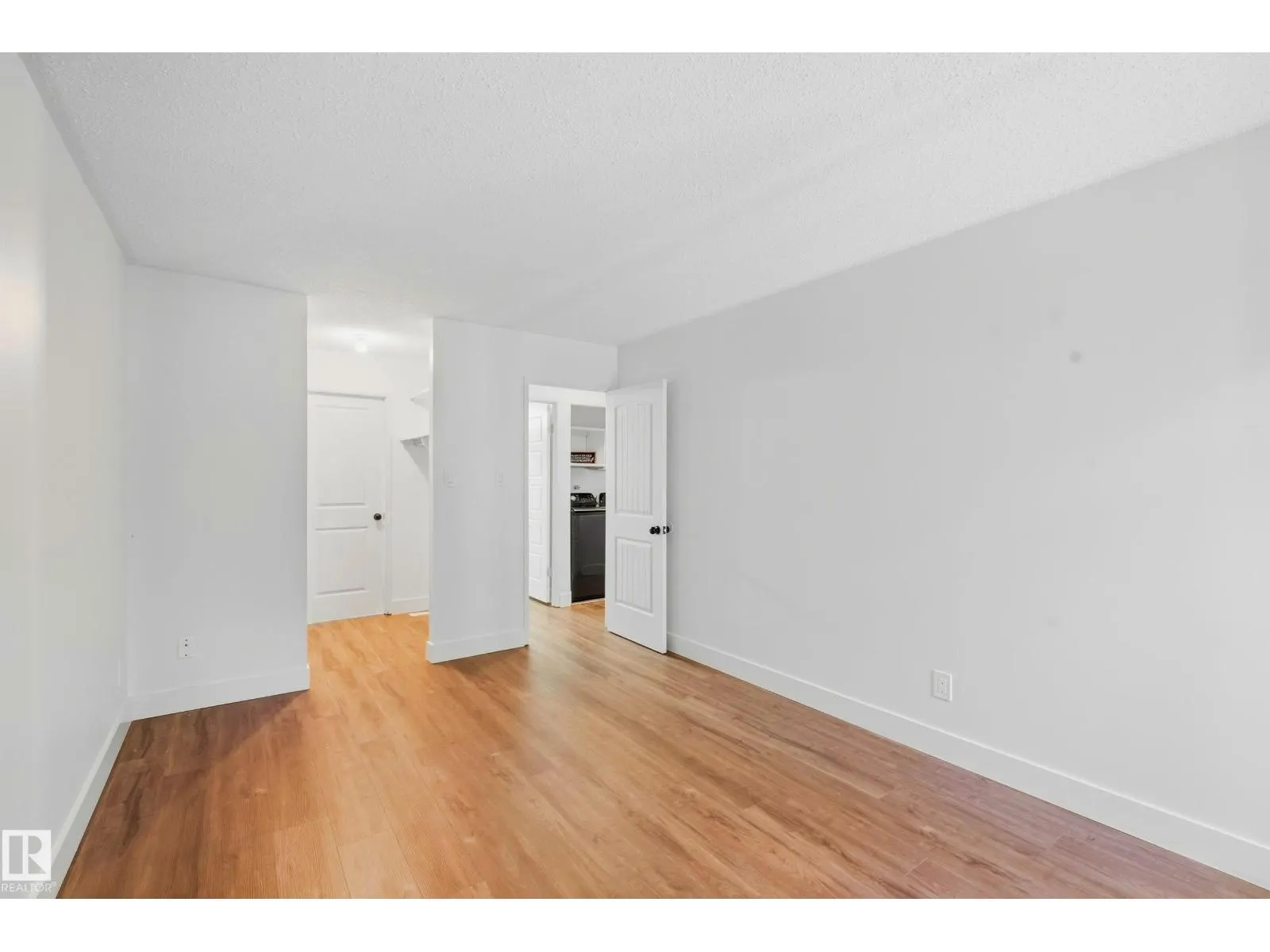 258 SURREY GD NW