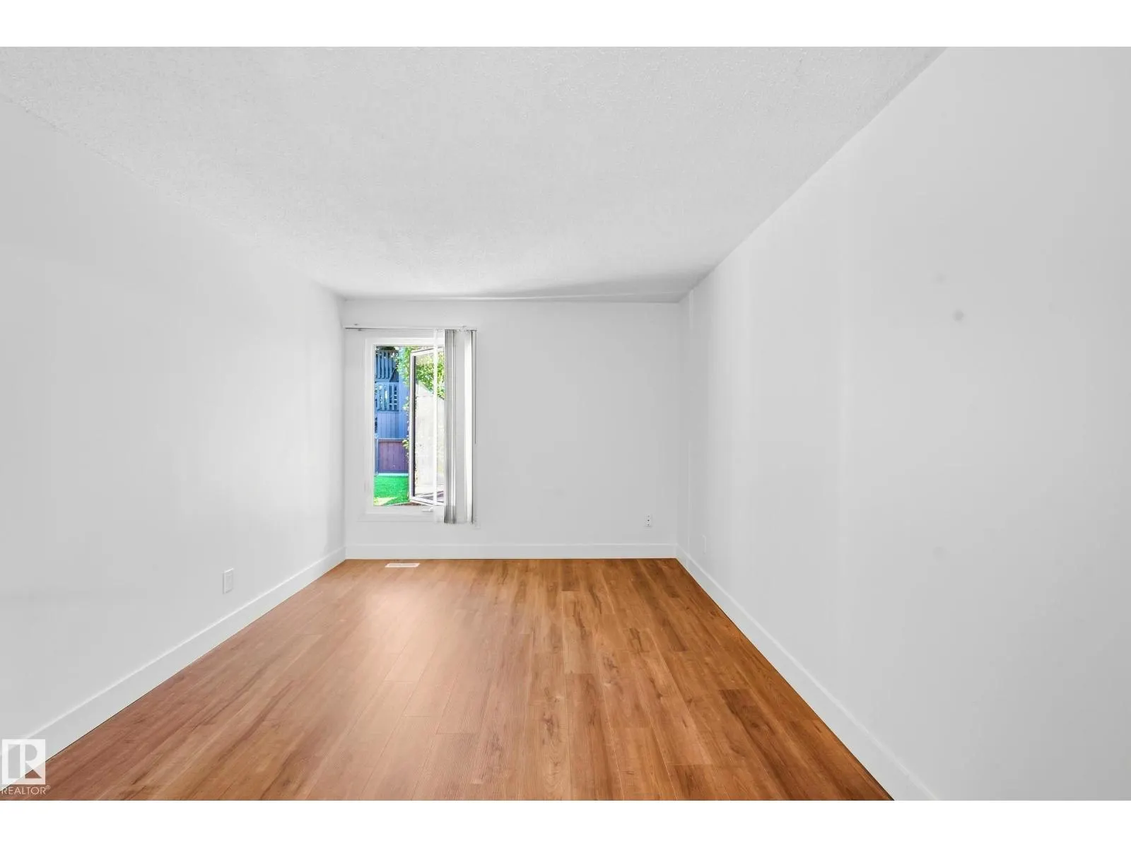 258 SURREY GD NW