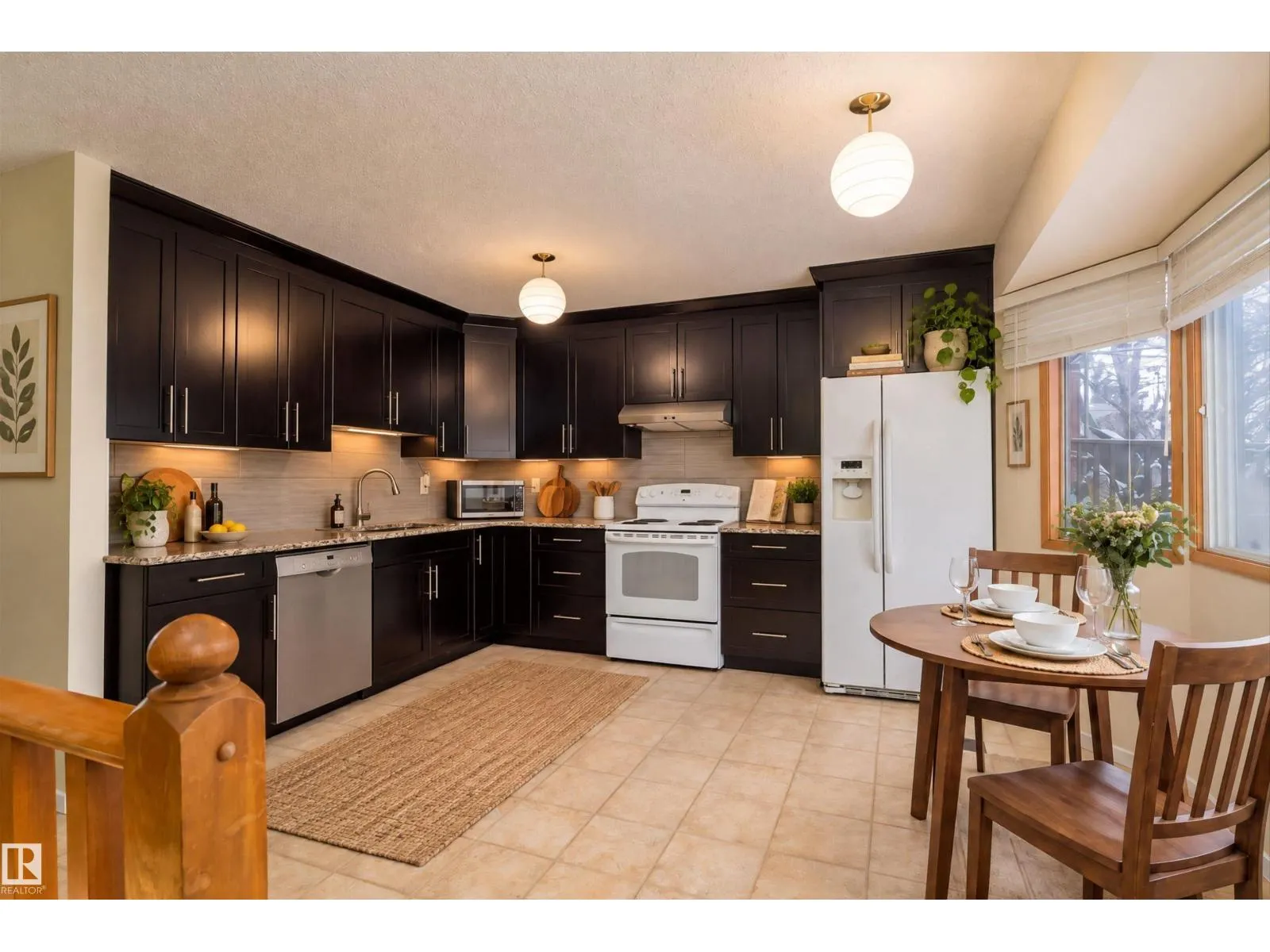 11125 19 AV NW
