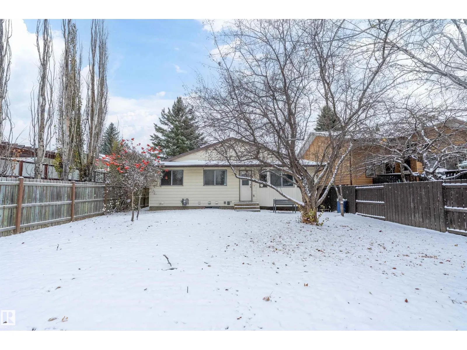 11125 19 AV NW