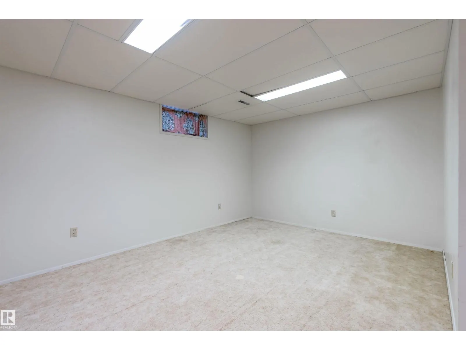 11125 19 AV NW
