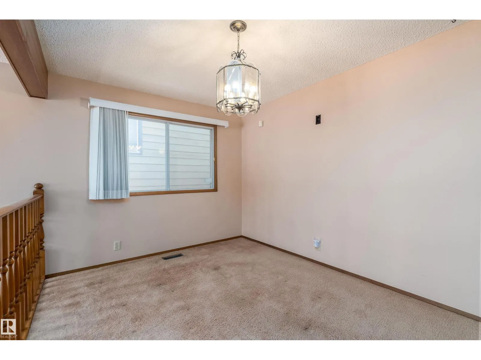 11125 19 AV NW