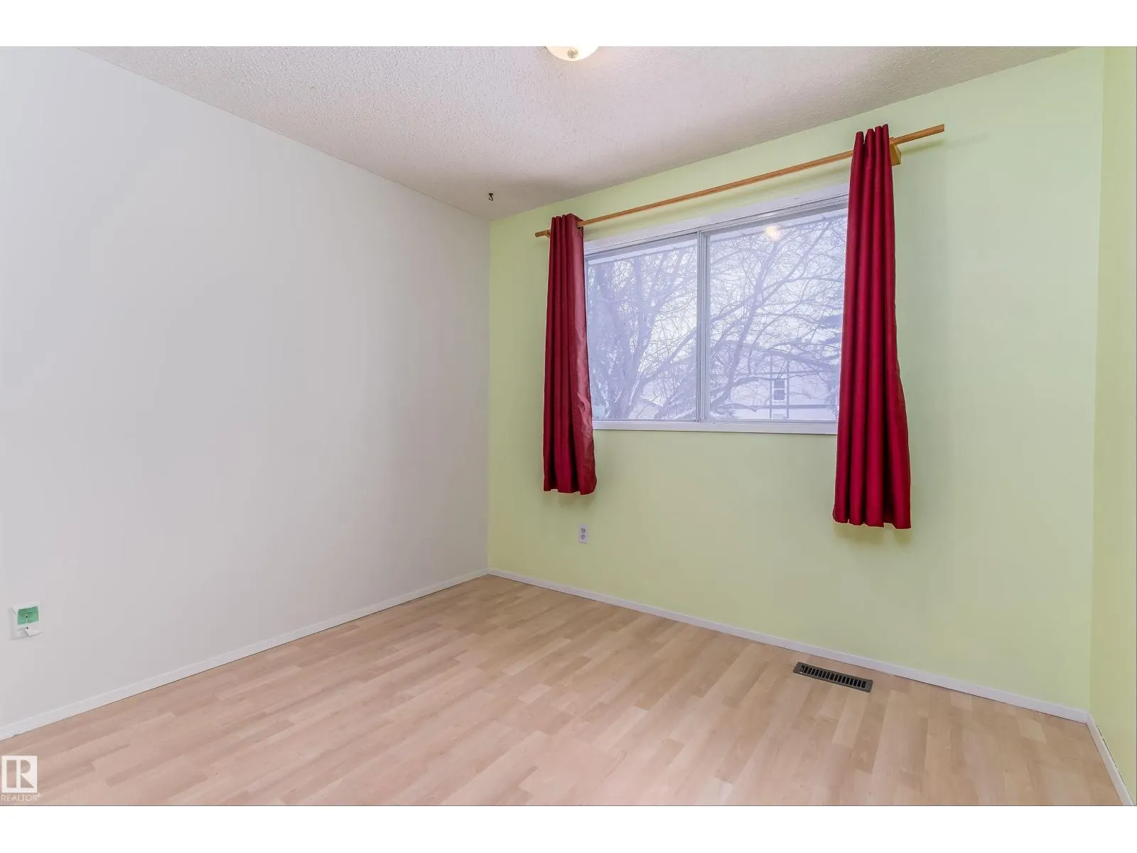 11125 19 AV NW