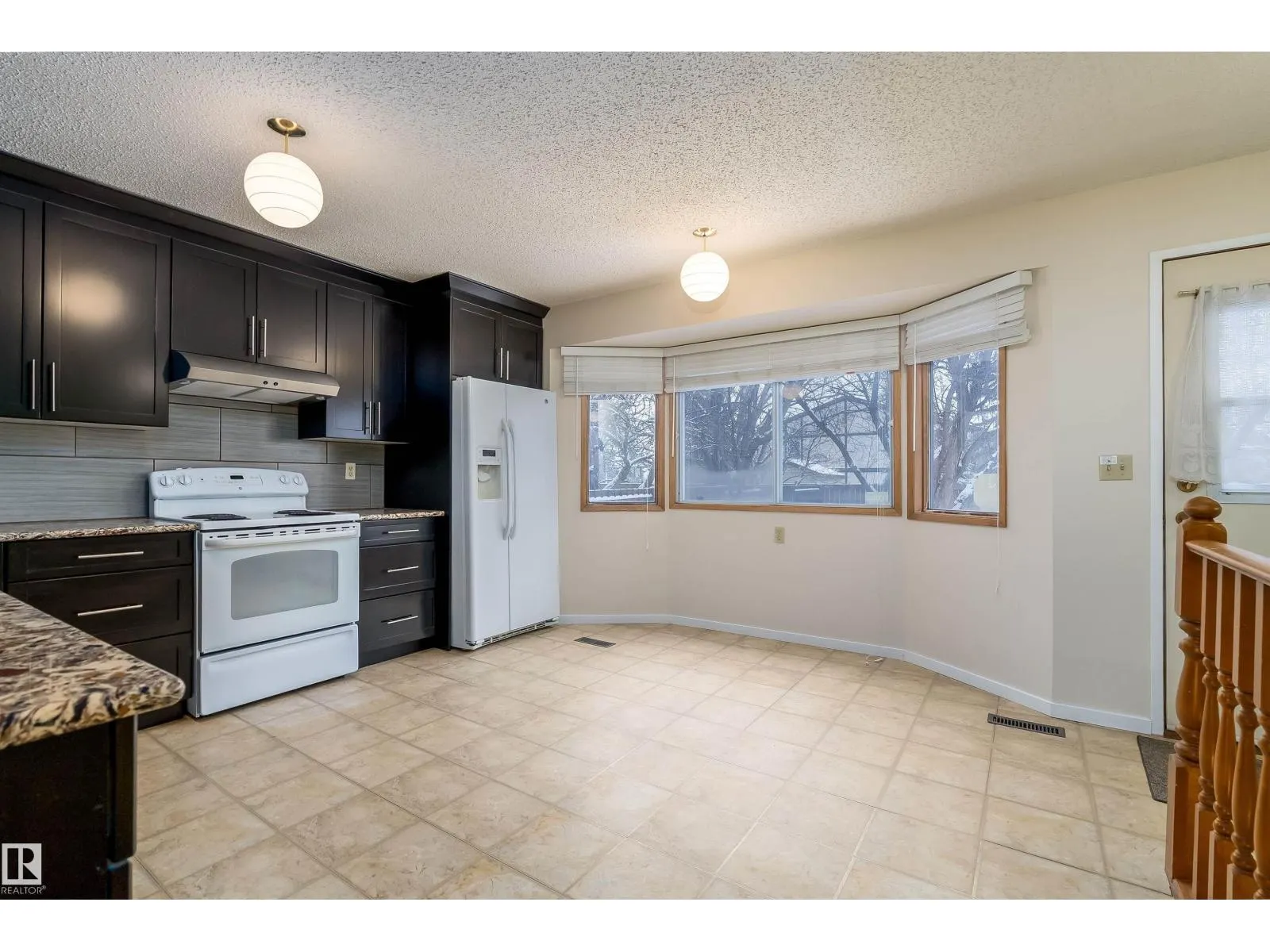 11125 19 AV NW