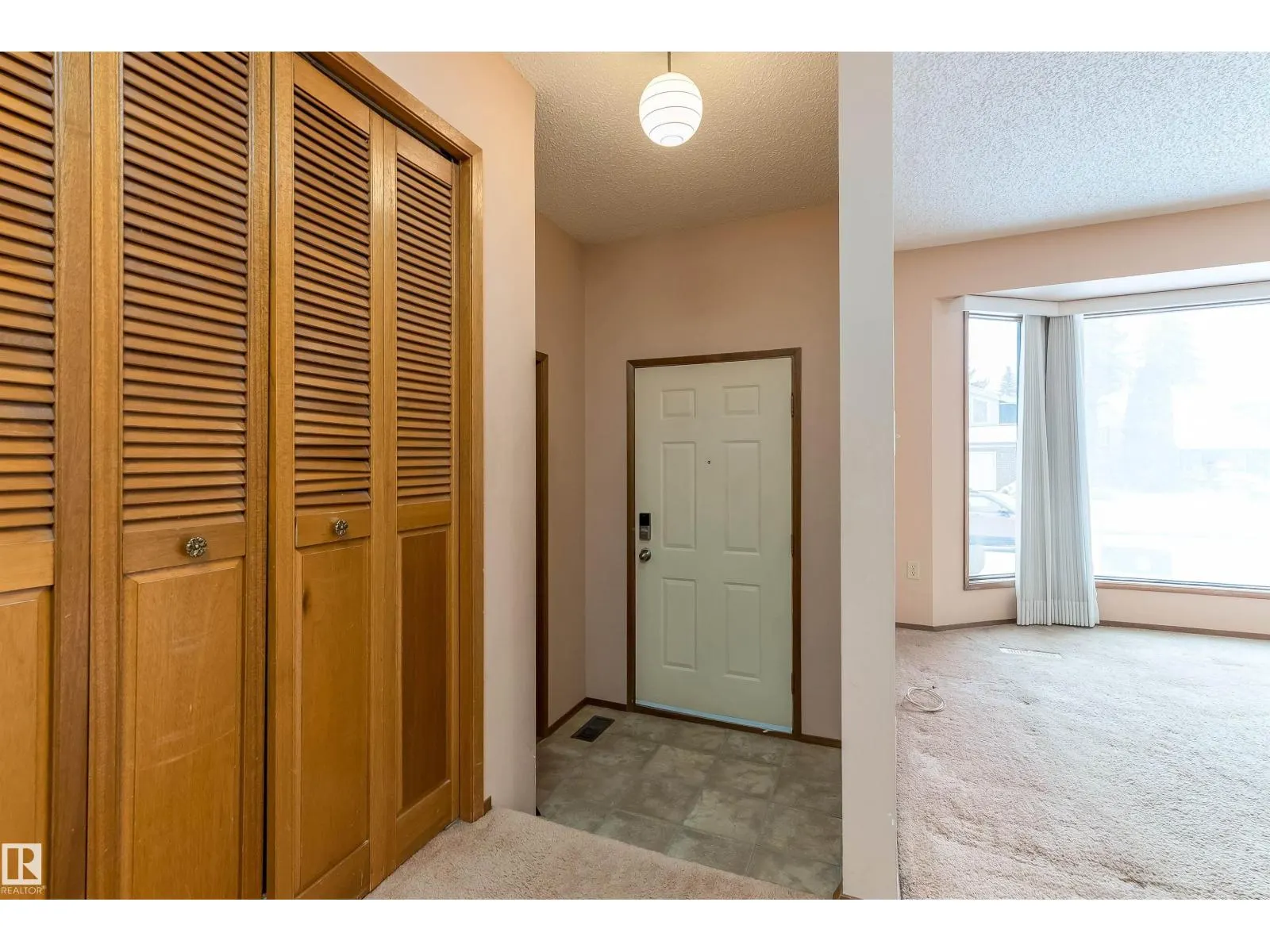 11125 19 AV NW