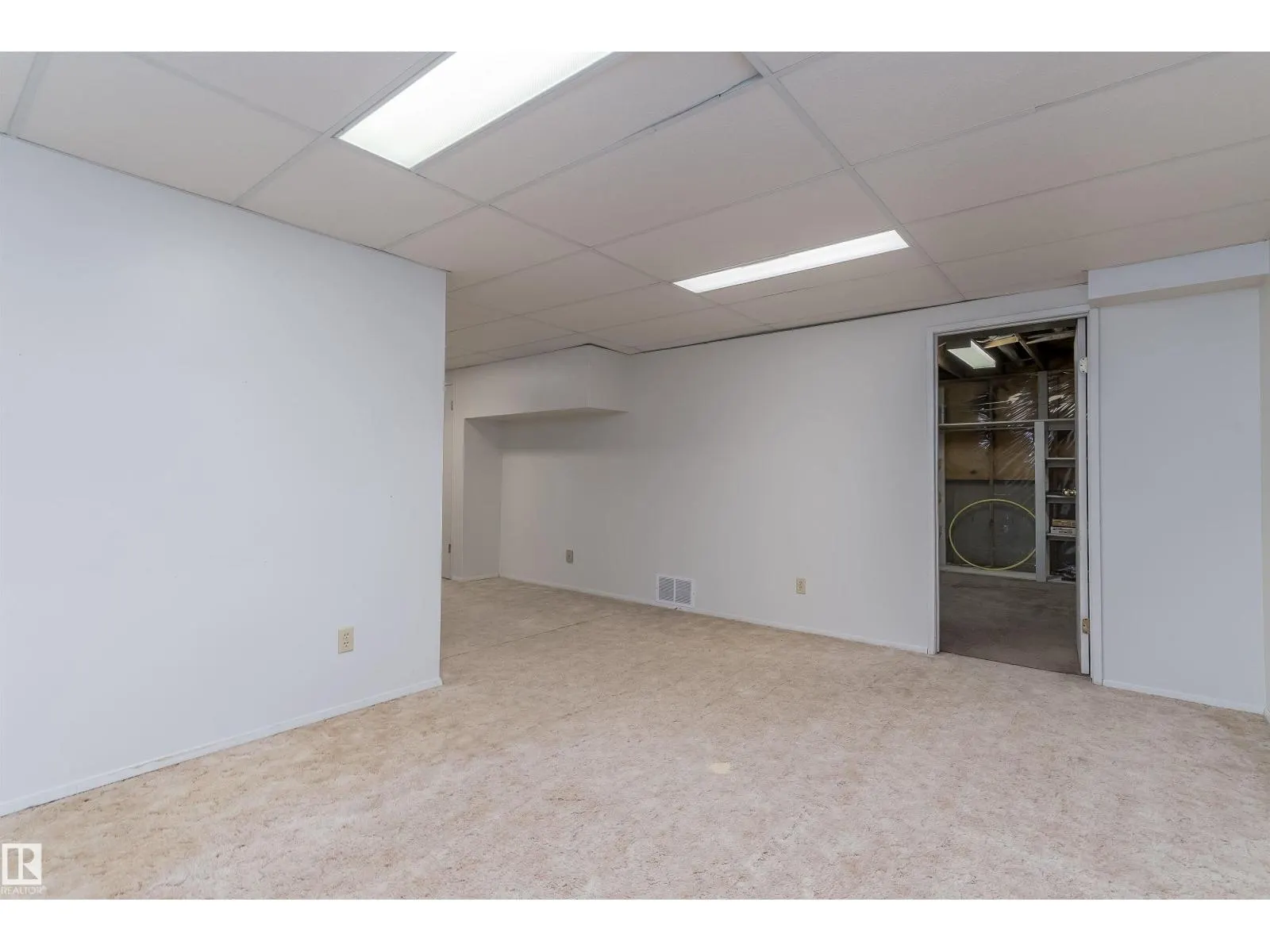 11125 19 AV NW