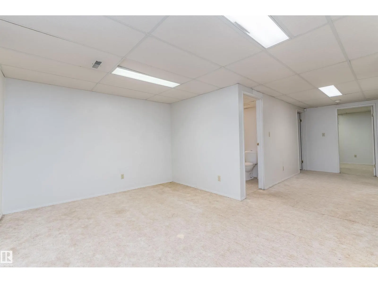11125 19 AV NW