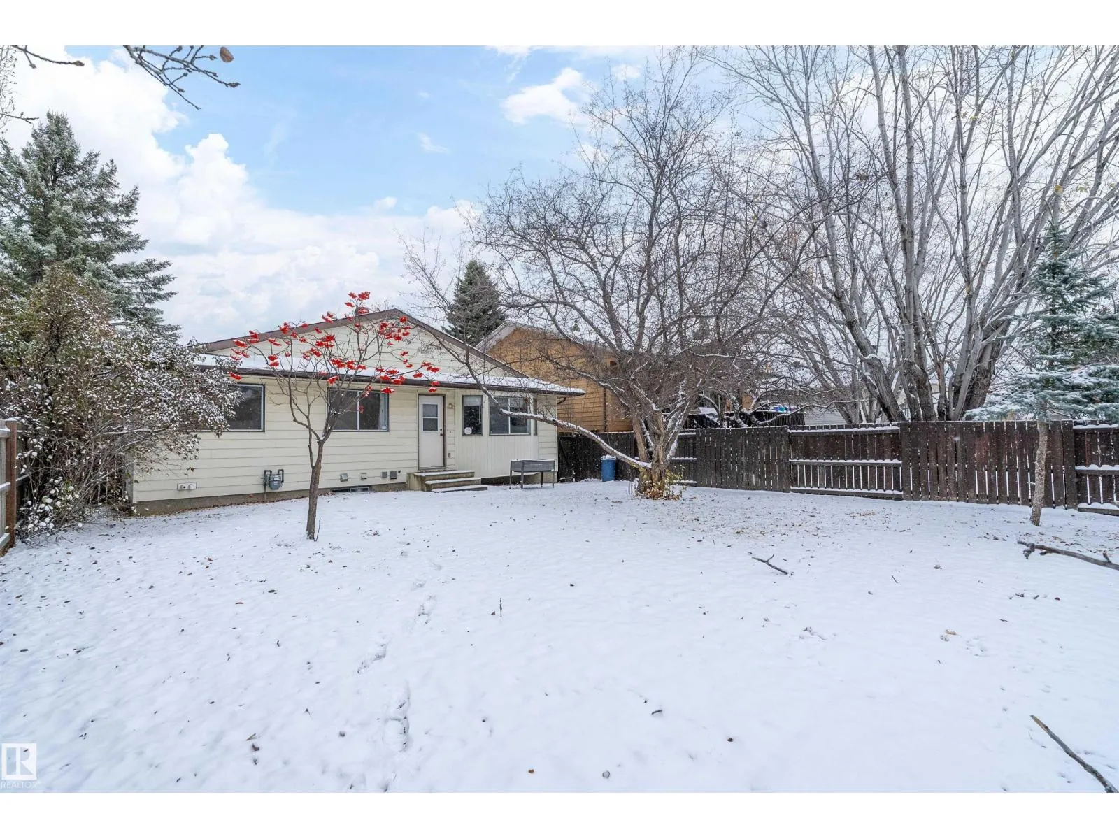 11125 19 AV NW