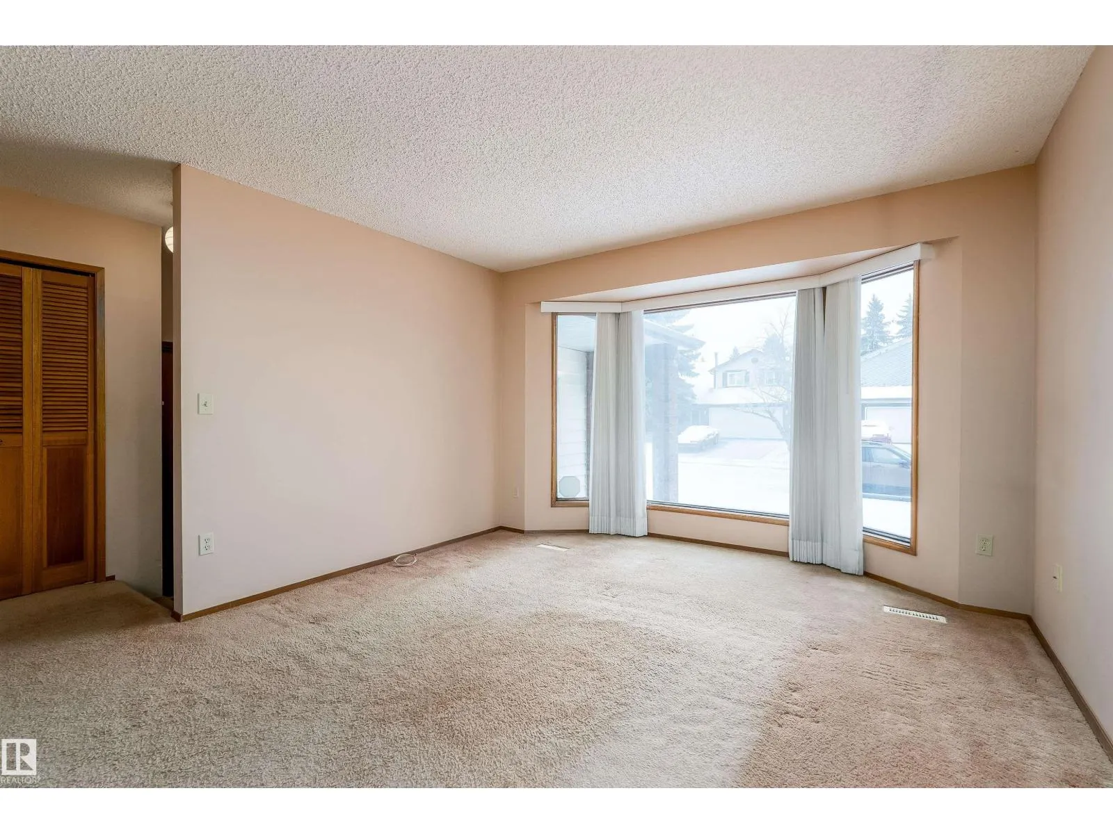 11125 19 AV NW