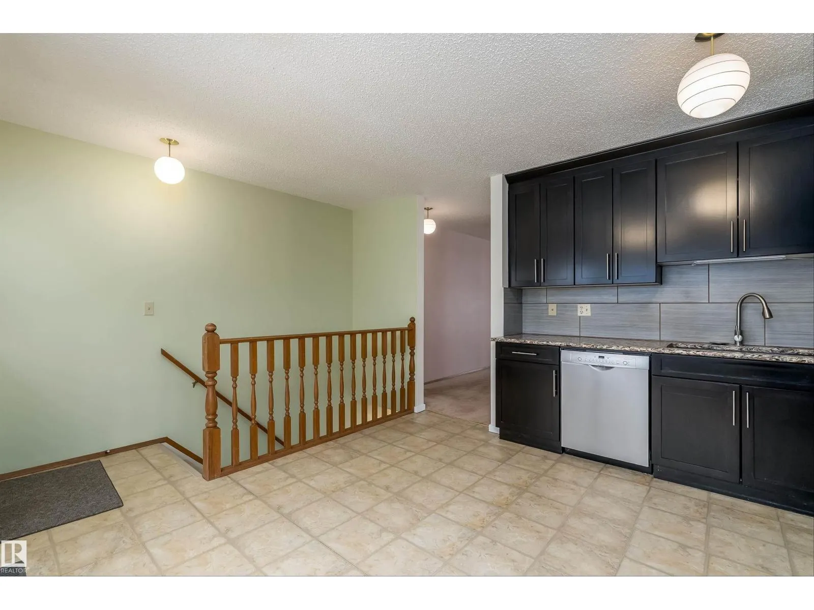 11125 19 AV NW