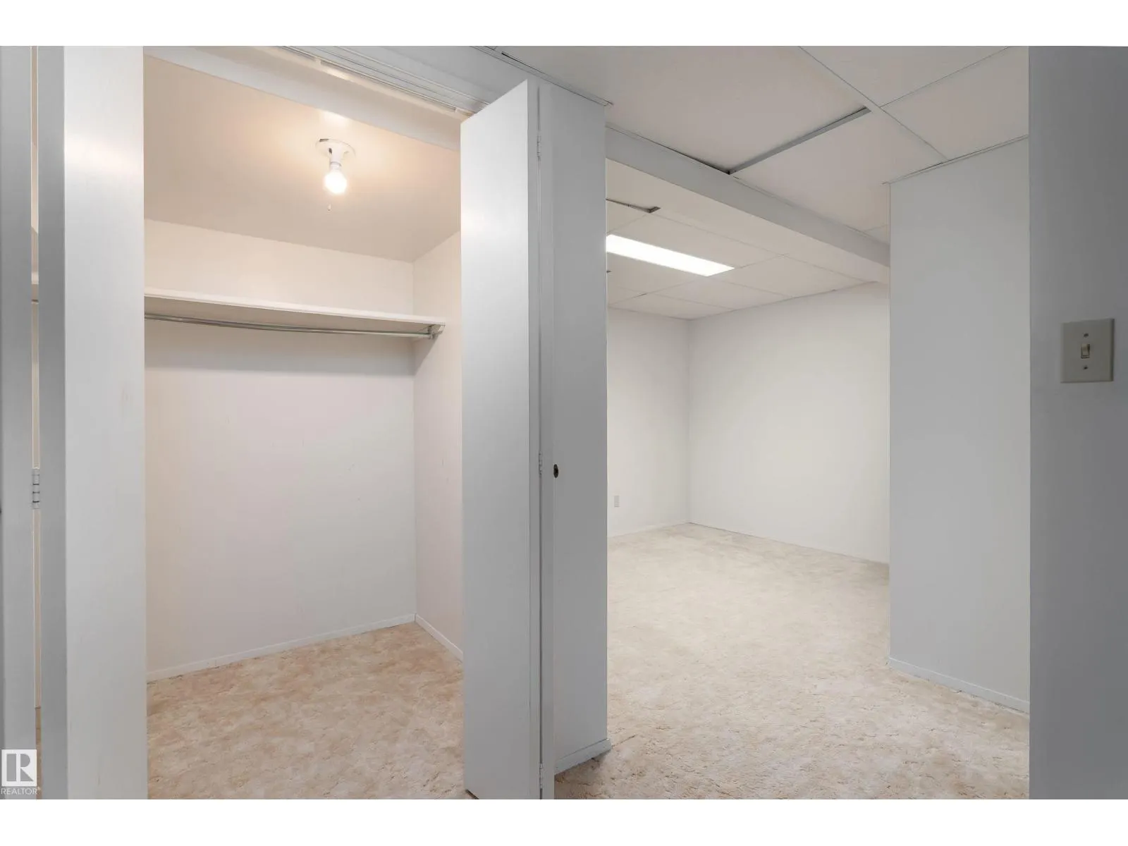 11125 19 AV NW
