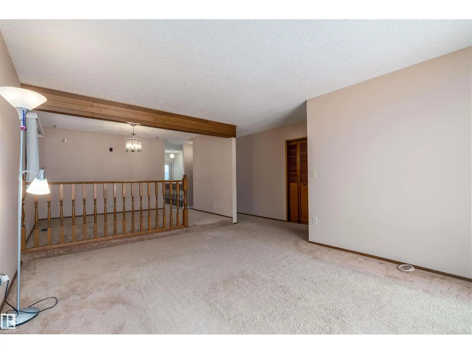 11125 19 AV NW