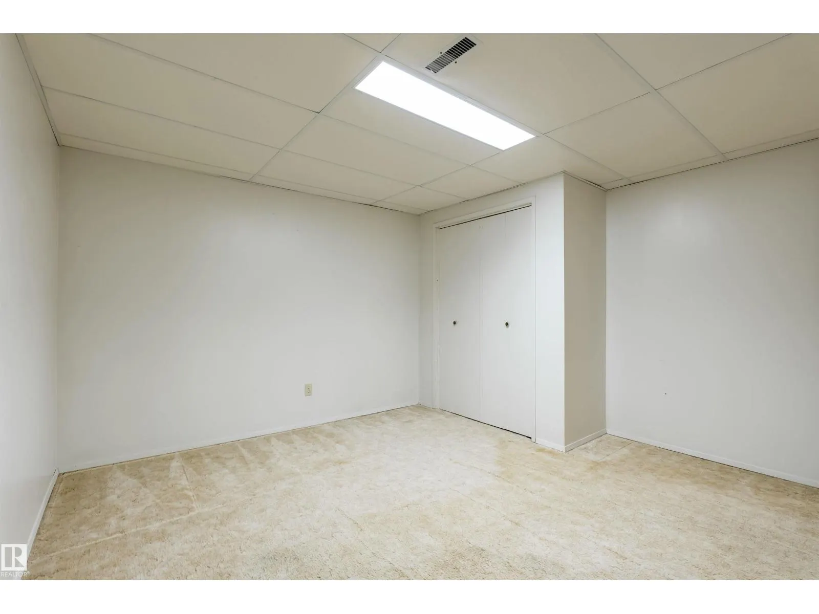 11125 19 AV NW