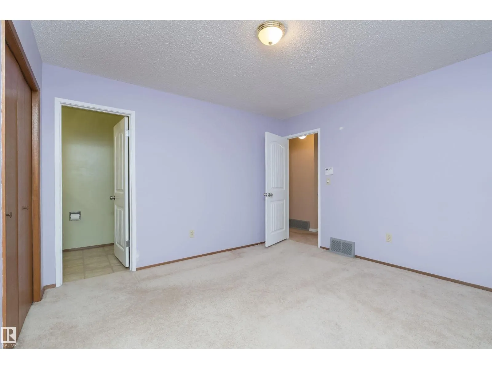 11125 19 AV NW
