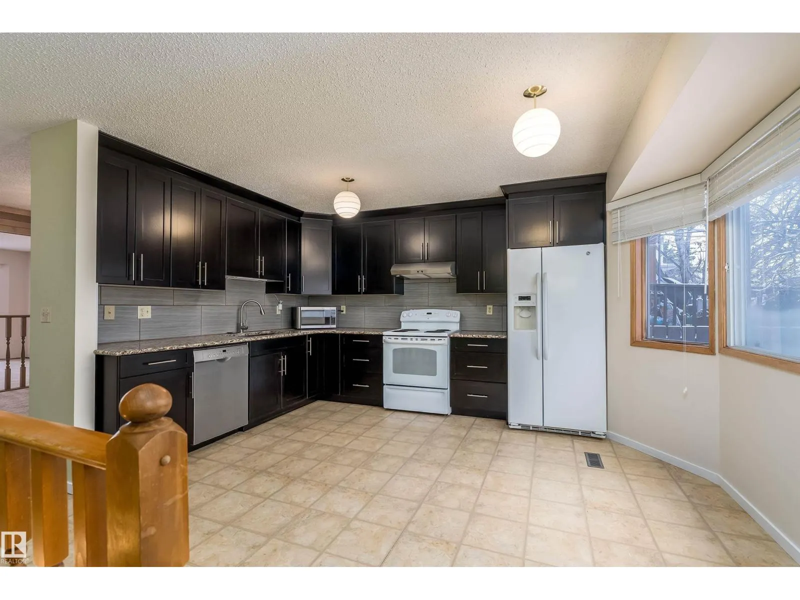 11125 19 AV NW