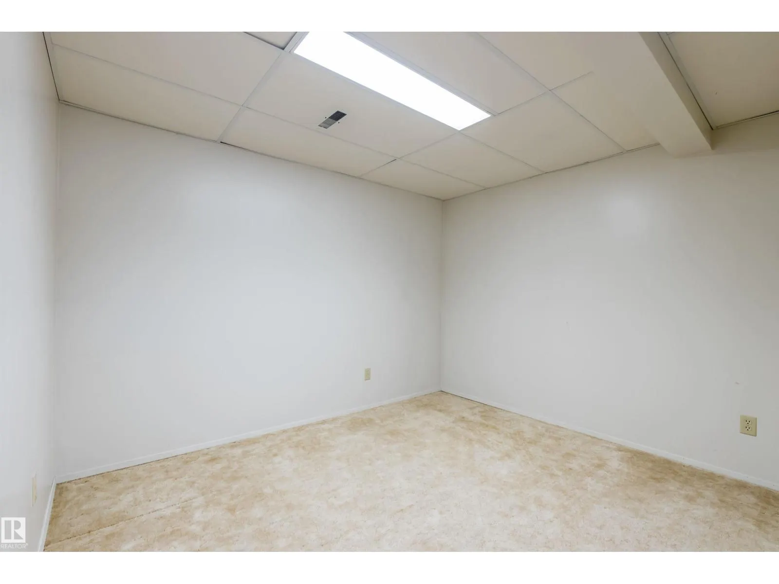 11125 19 AV NW