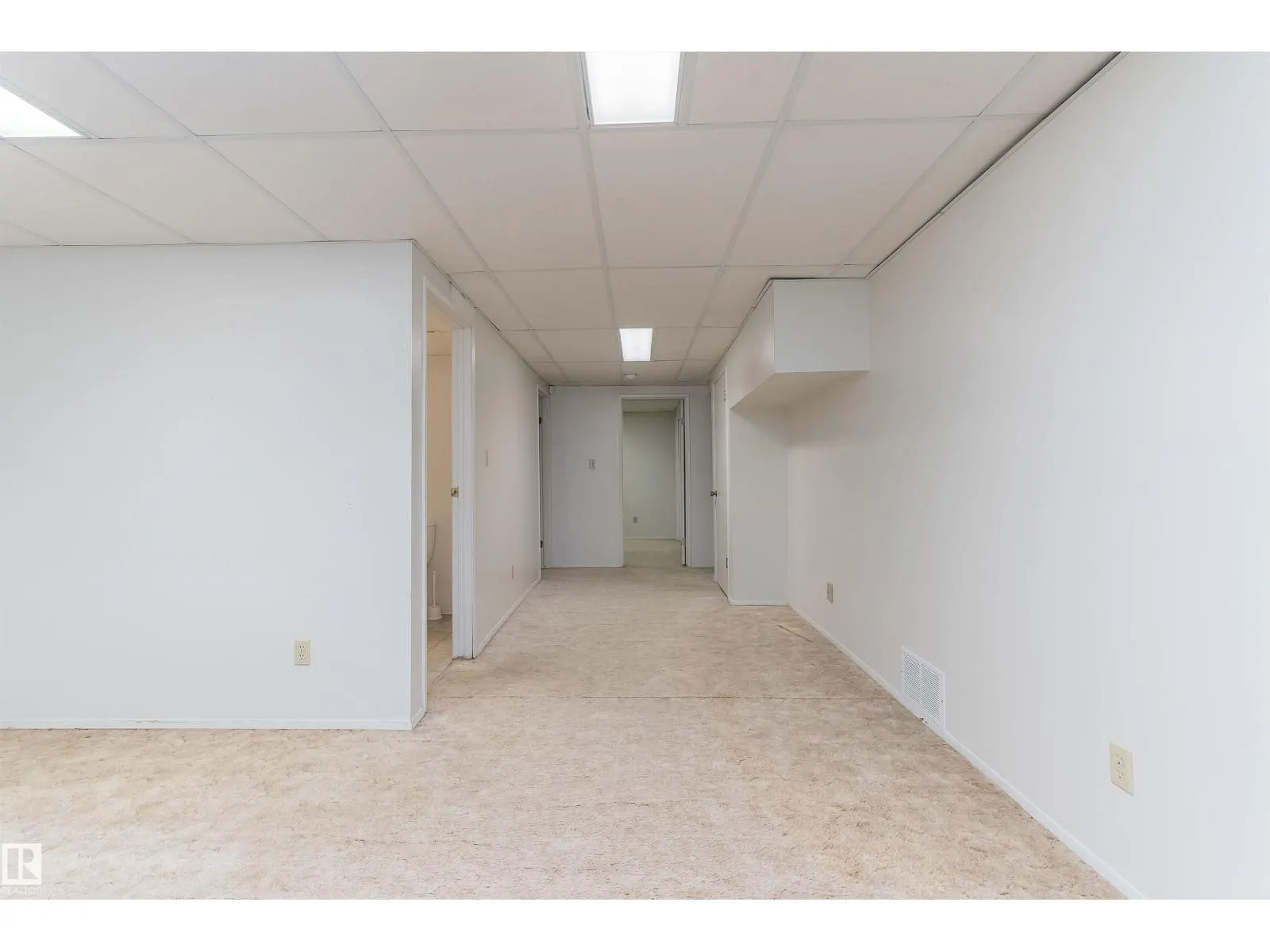 11125 19 AV NW