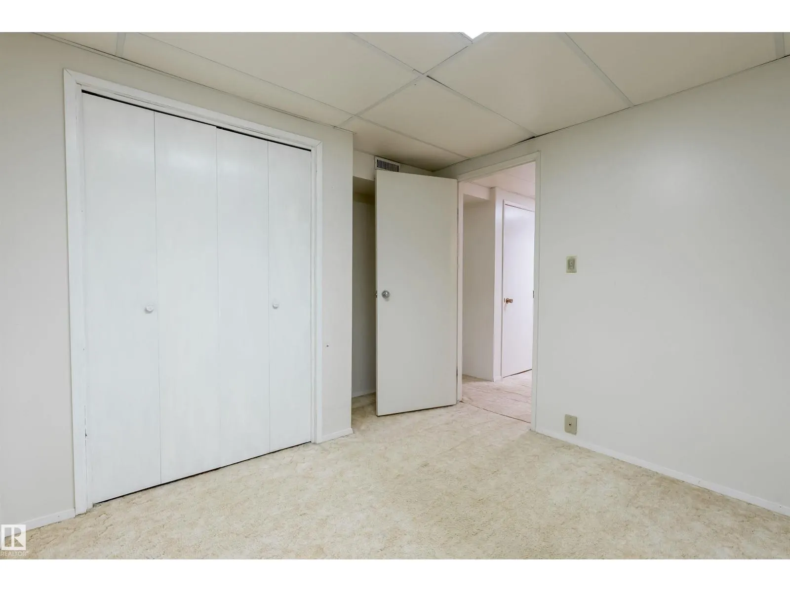 11125 19 AV NW