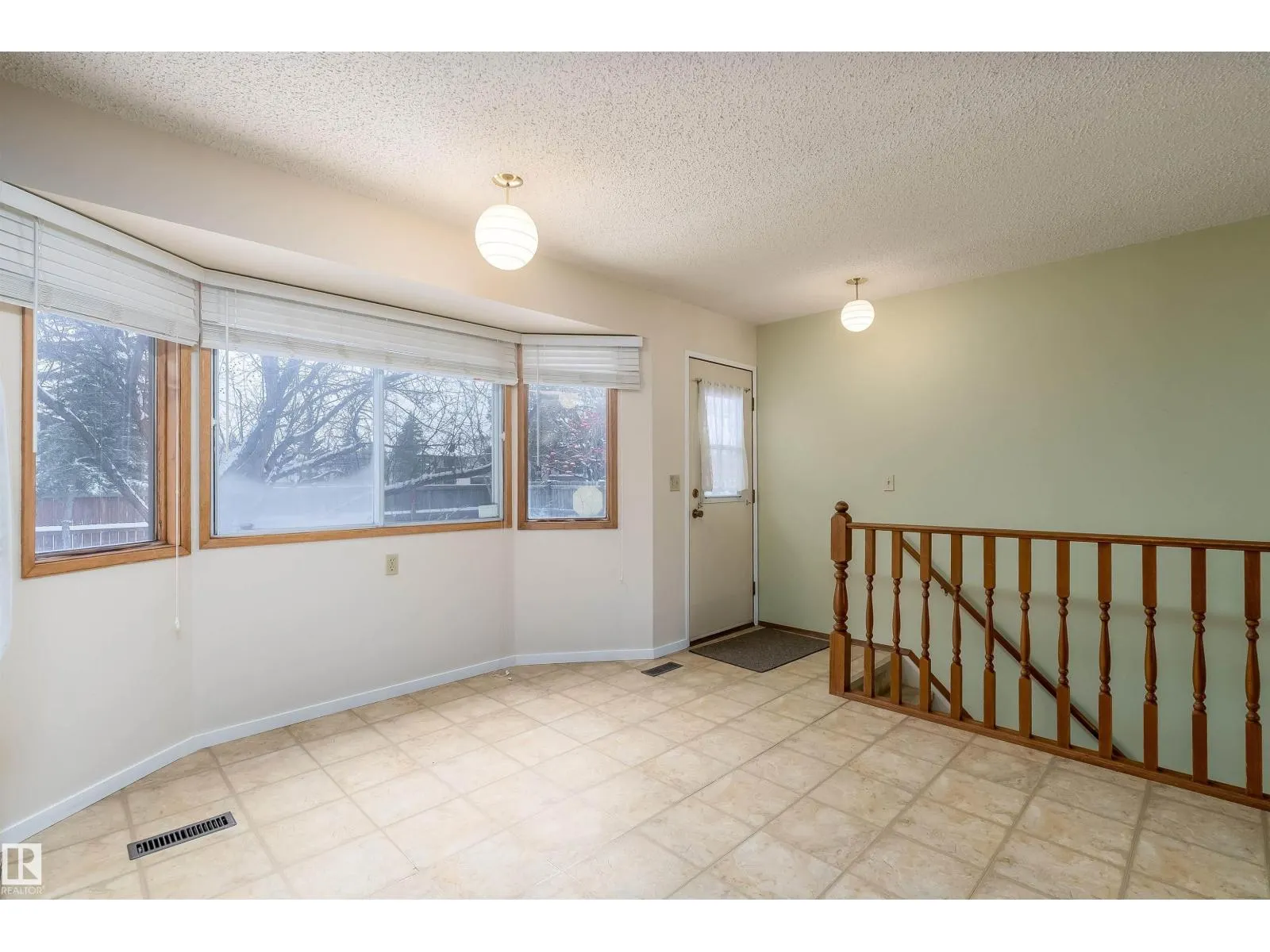 11125 19 AV NW