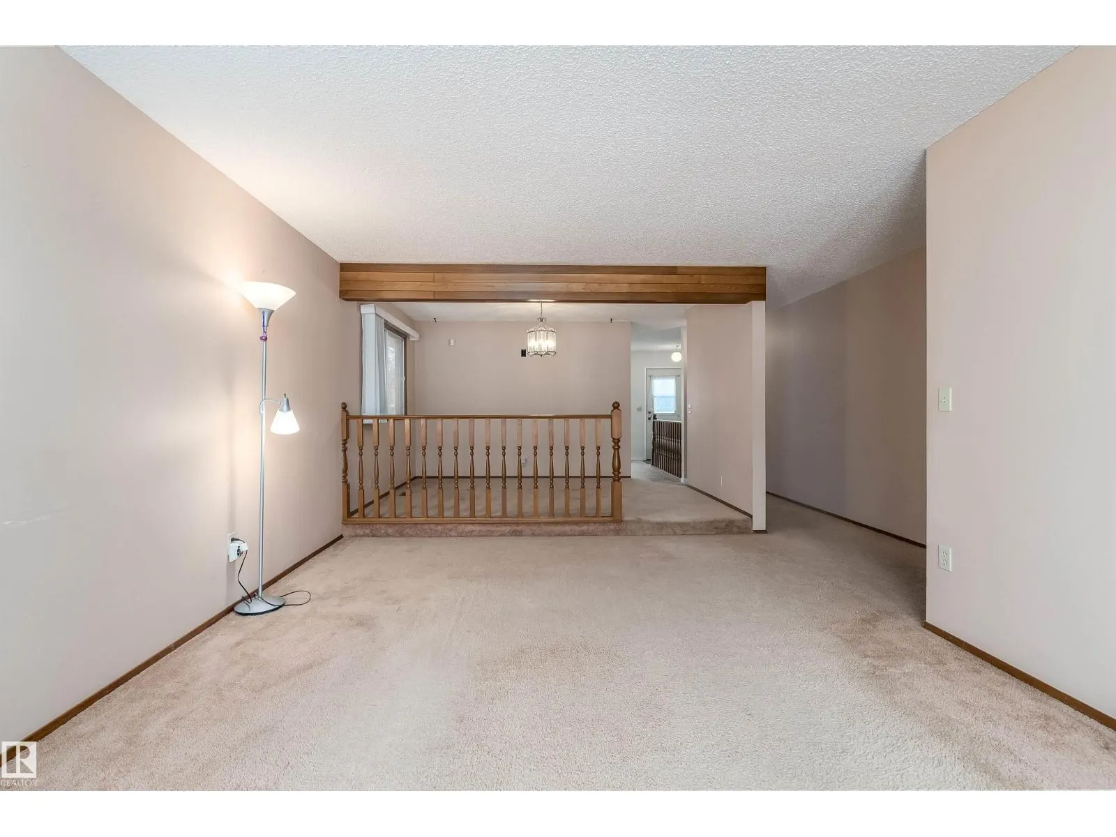 11125 19 AV NW