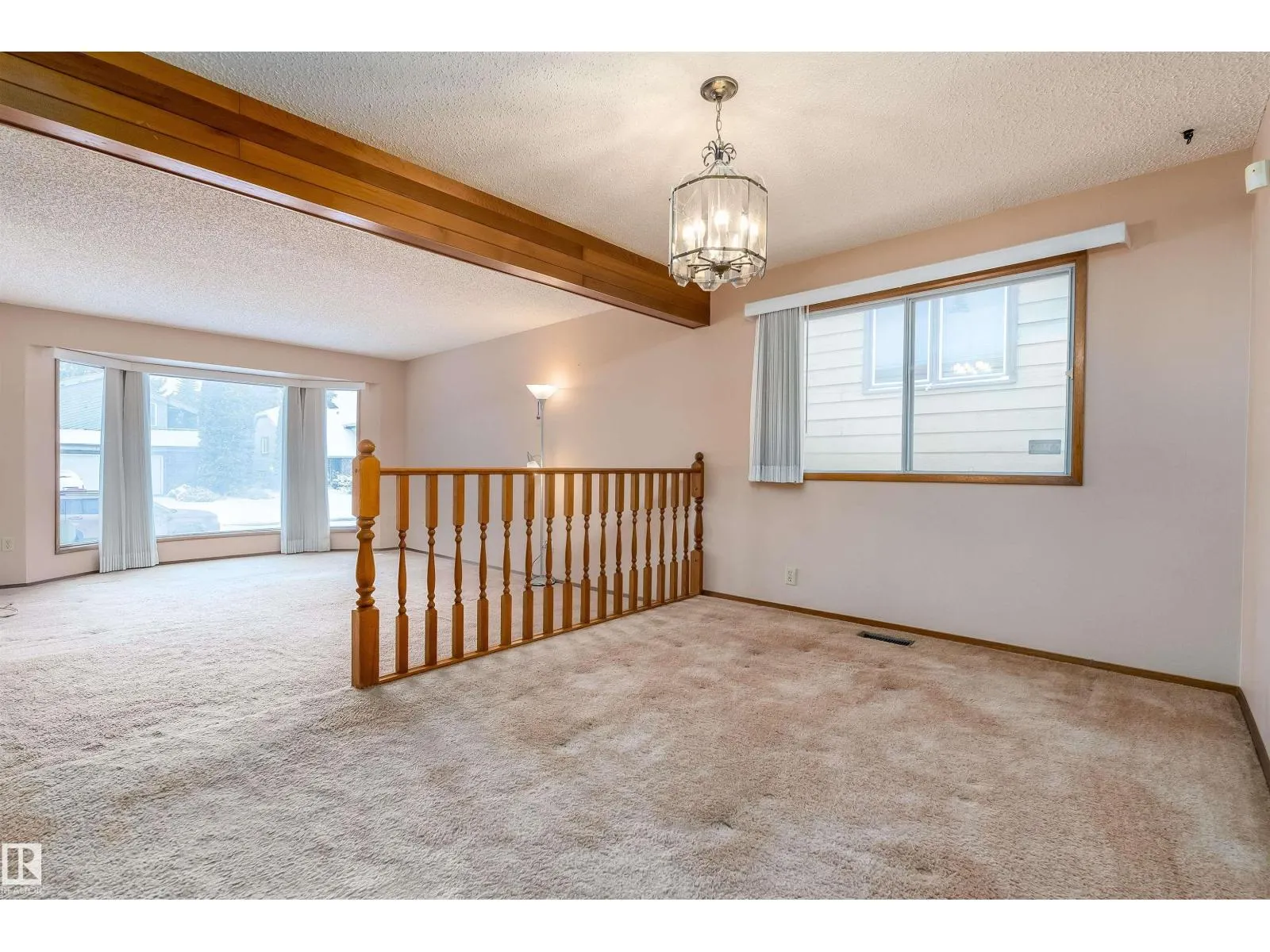 11125 19 AV NW