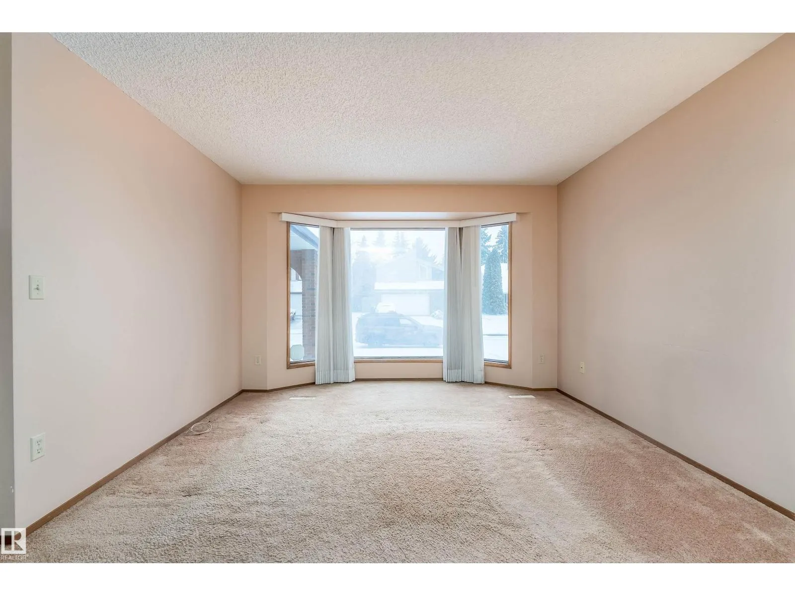 11125 19 AV NW