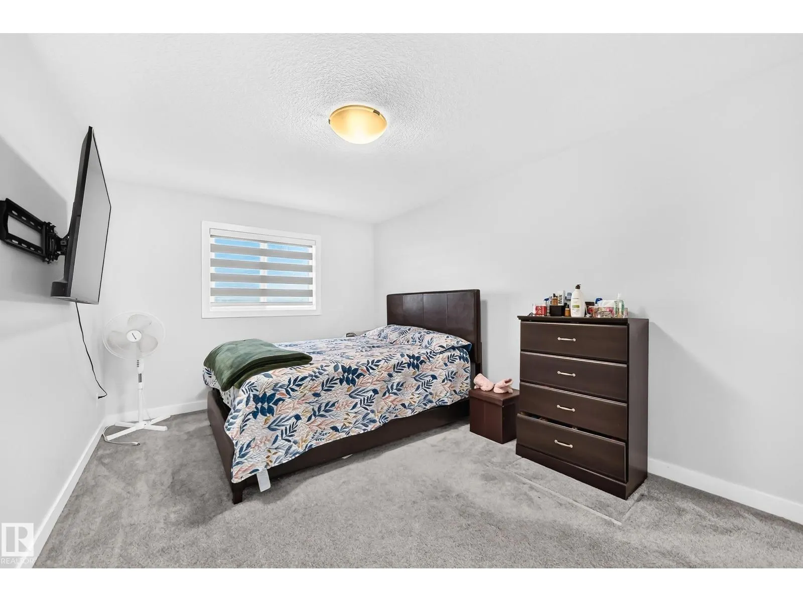 4698 177 AV NW