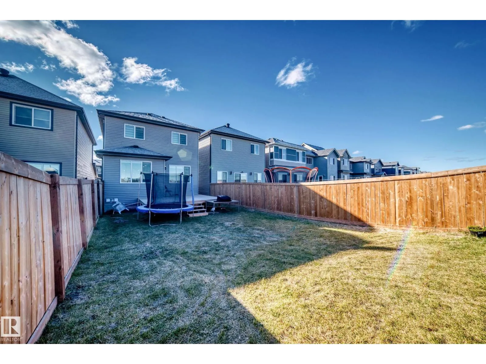 4698 177 AV NW