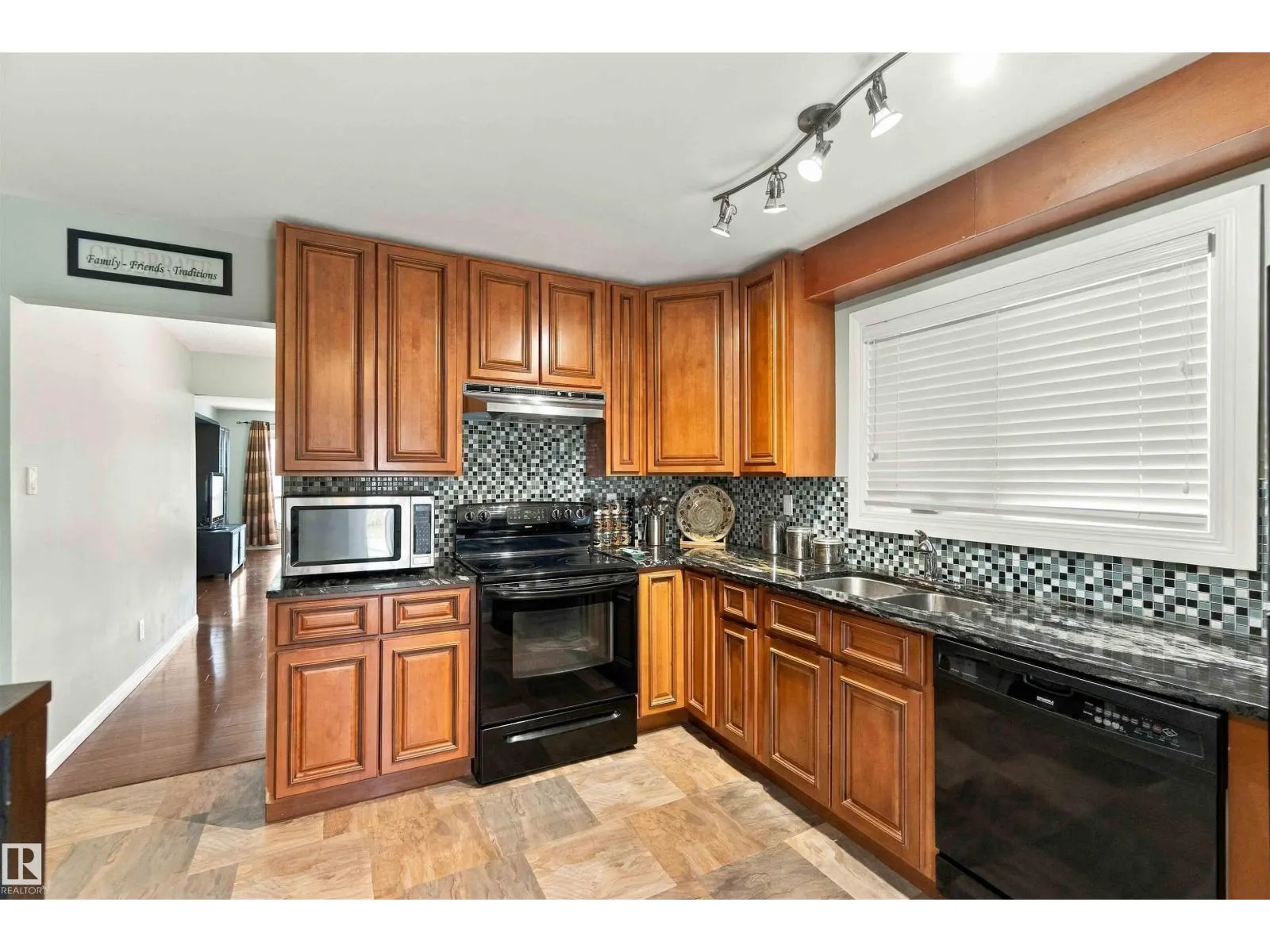 59 ROSEWOOD DR