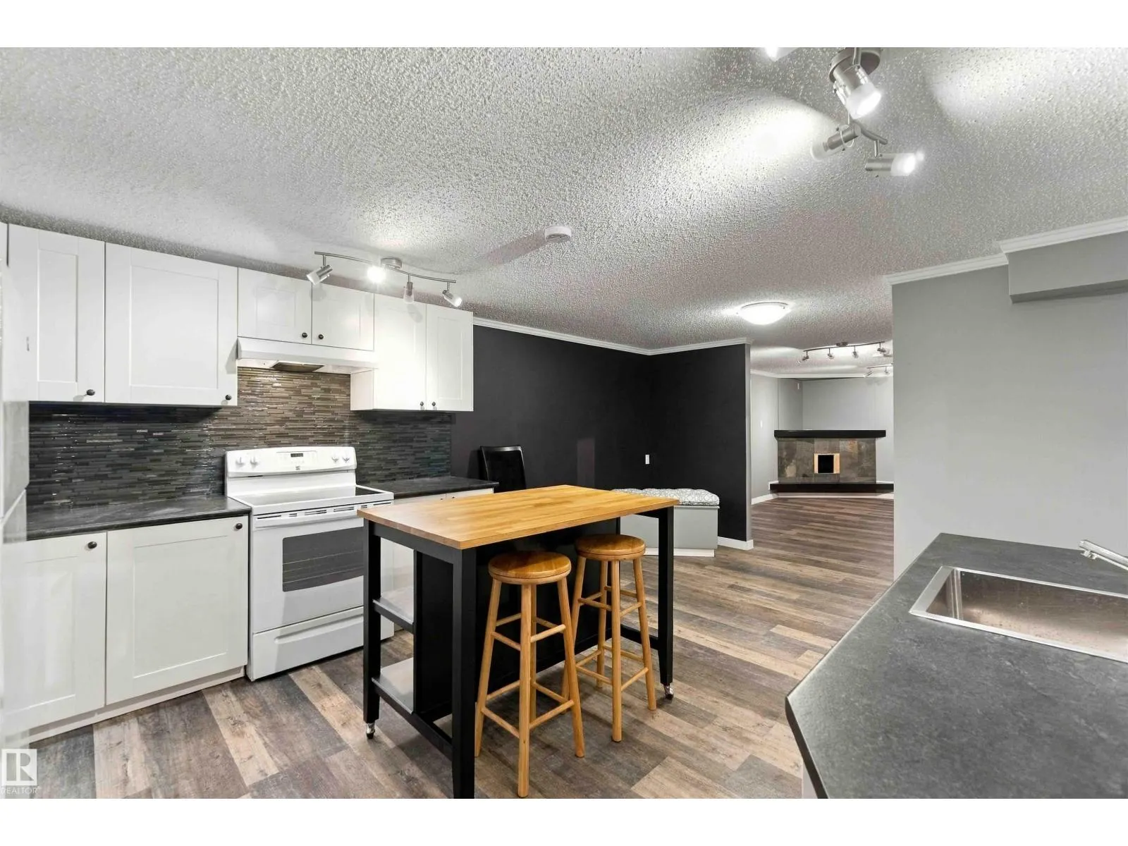 59 ROSEWOOD DR