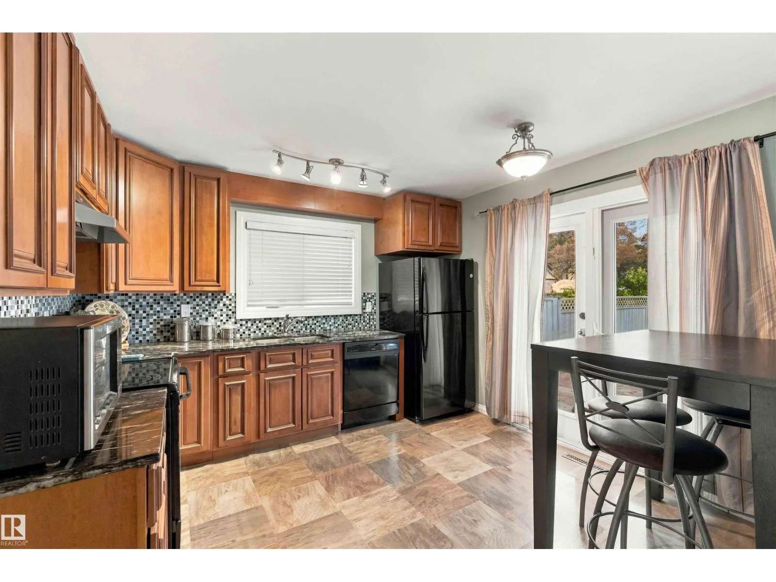 59 ROSEWOOD DR