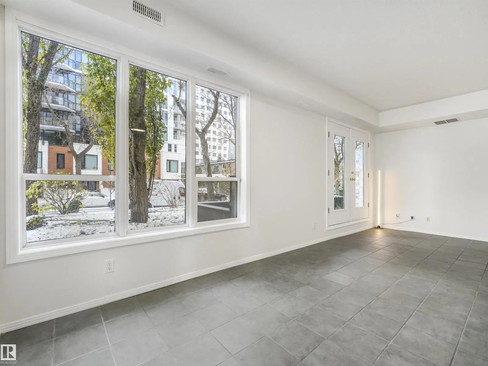 #121 10023 110 ST NW