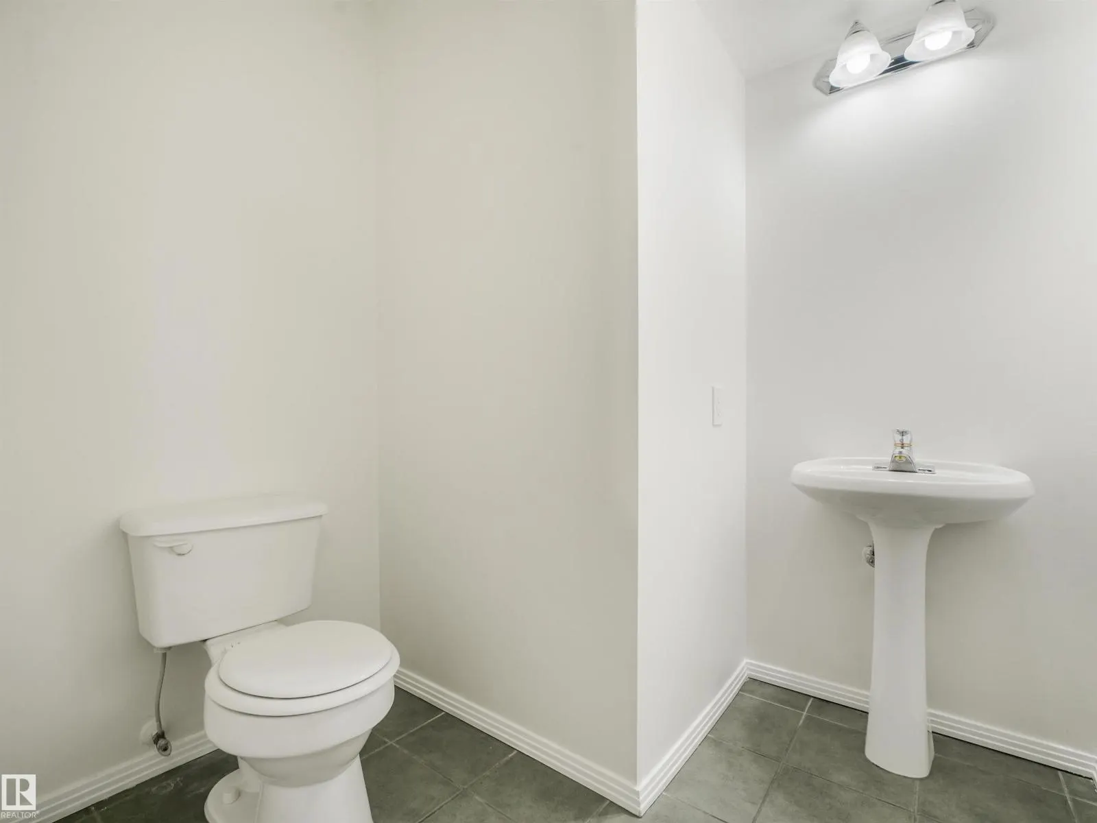 #121 10023 110 ST NW