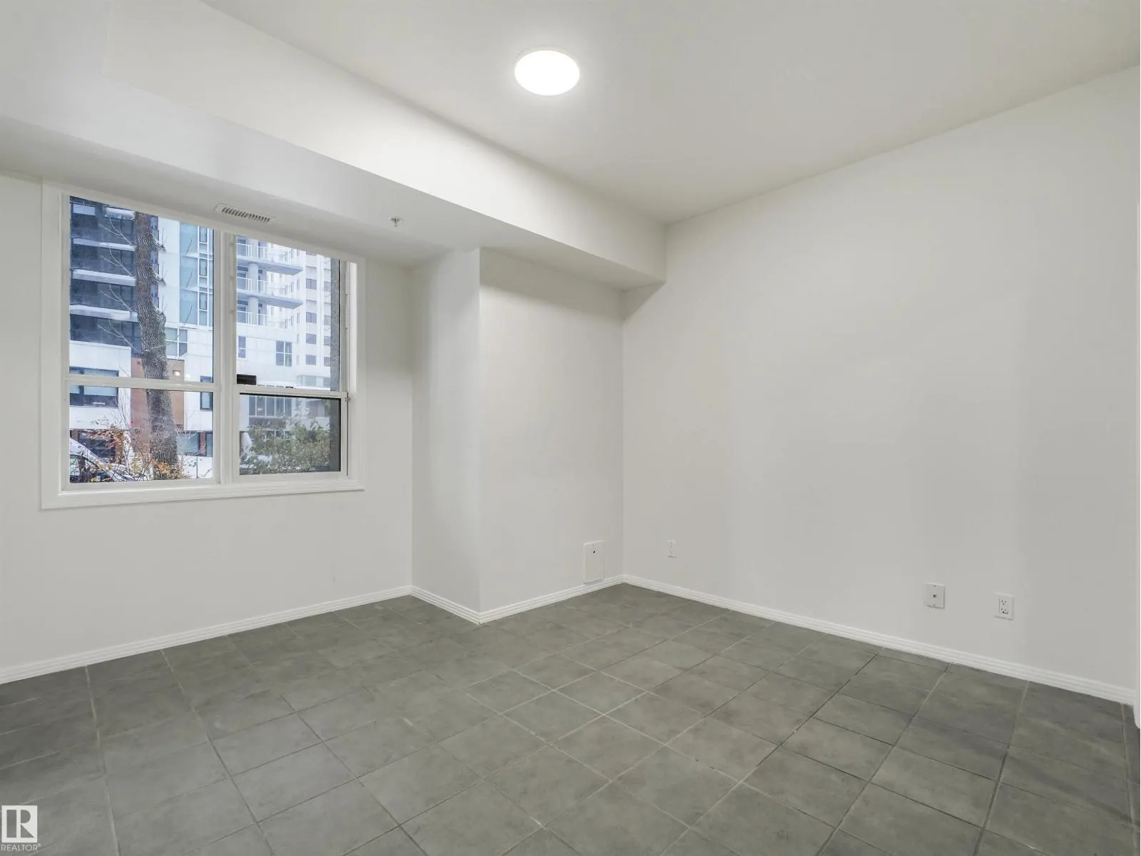 #121 10023 110 ST NW