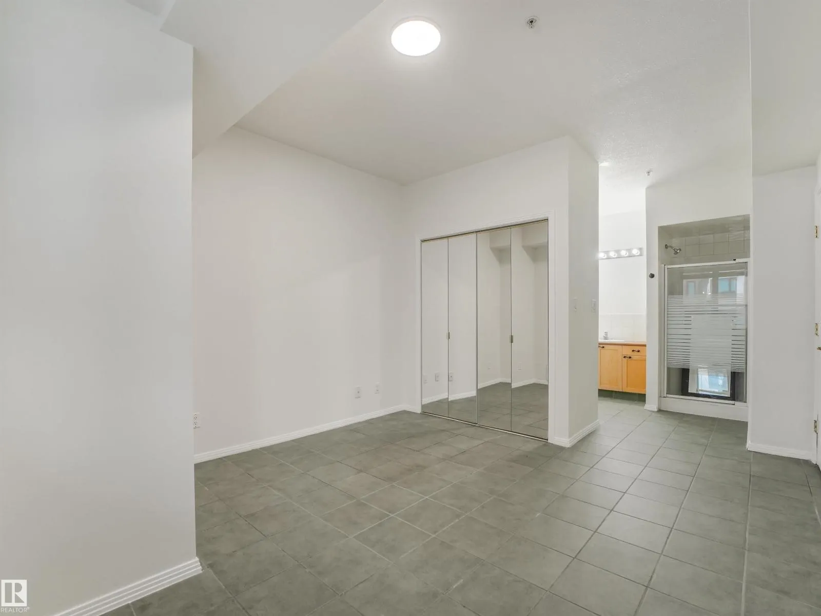 #121 10023 110 ST NW
