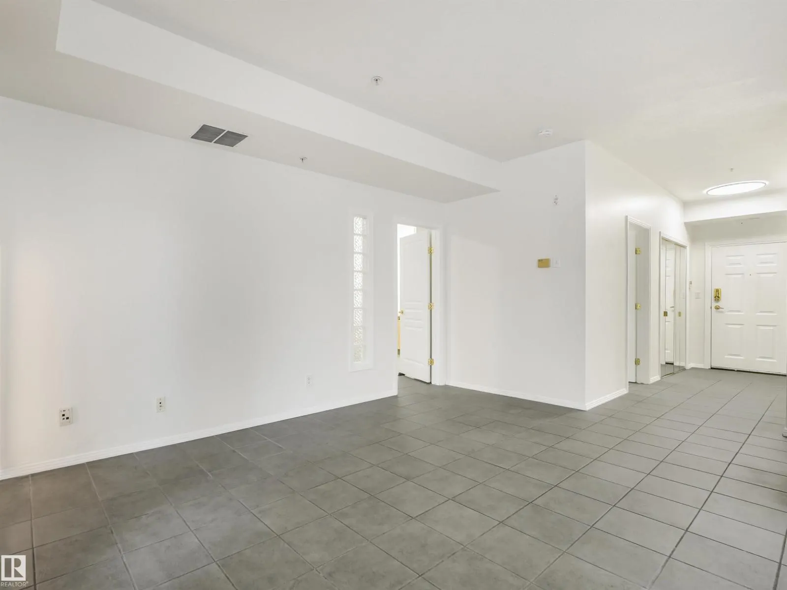 #121 10023 110 ST NW
