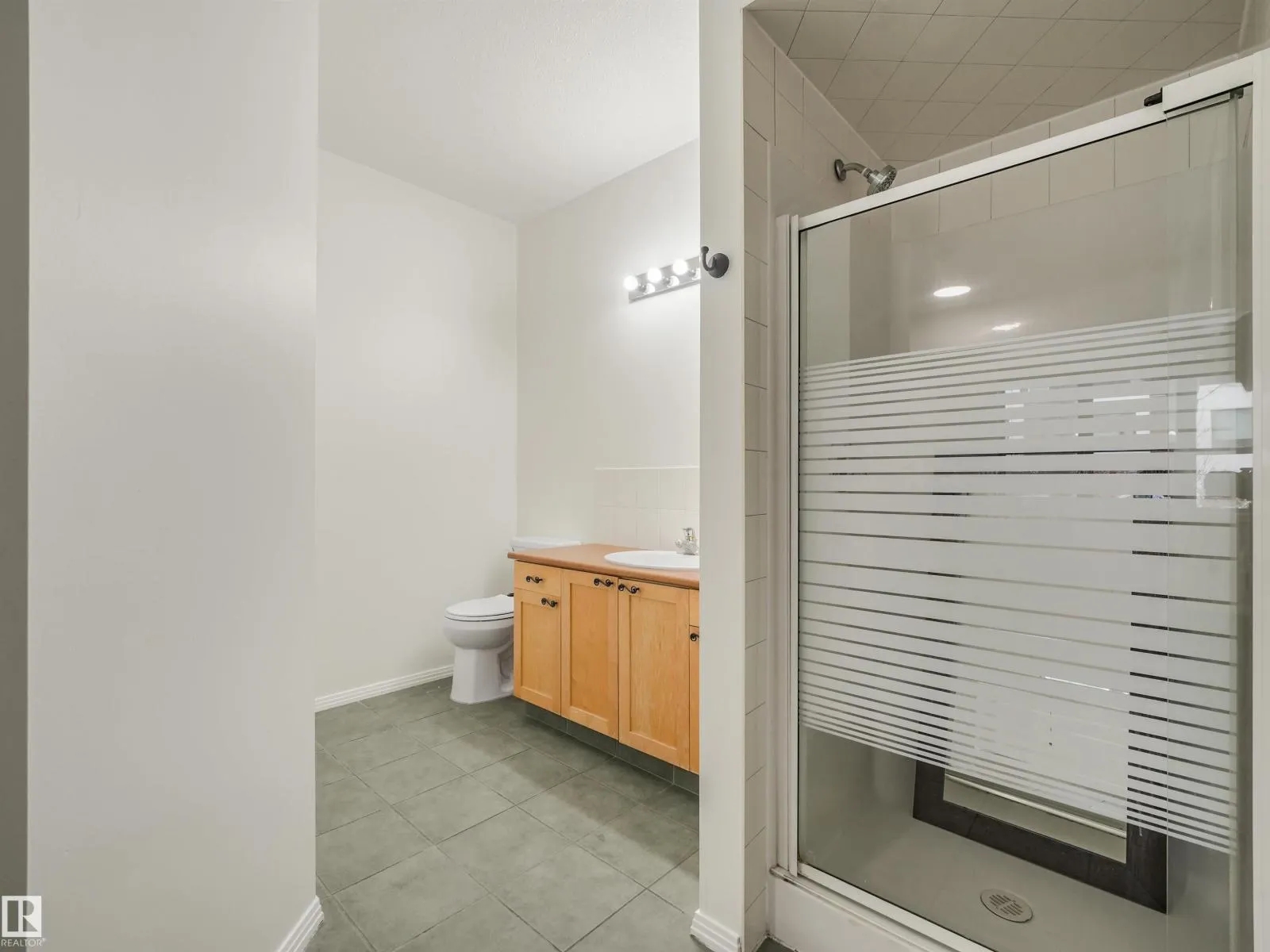 #121 10023 110 ST NW