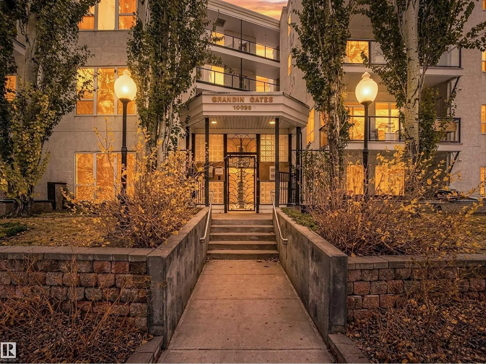 #121 10023 110 ST NW