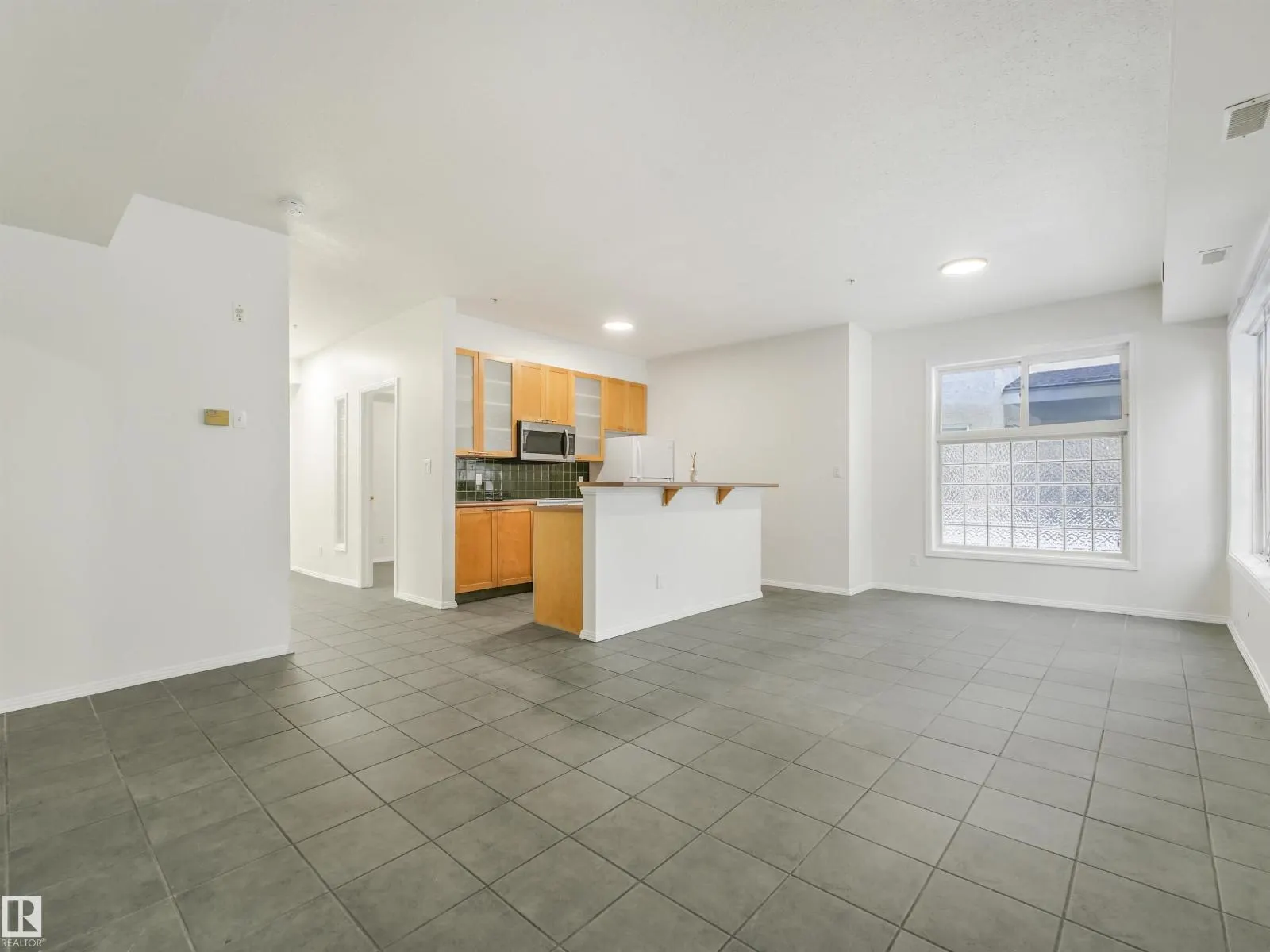 #121 10023 110 ST NW