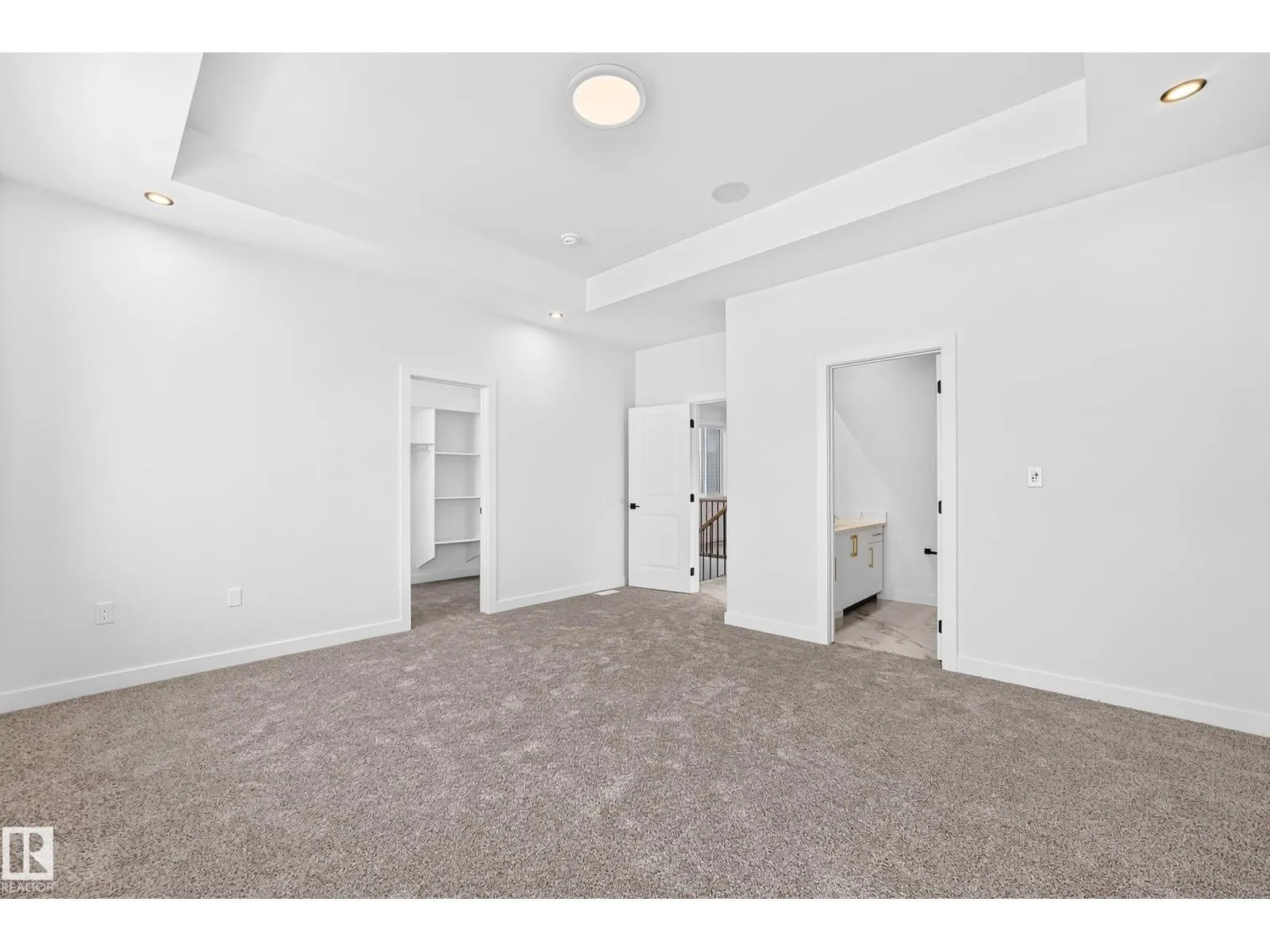 17 TILIA PL