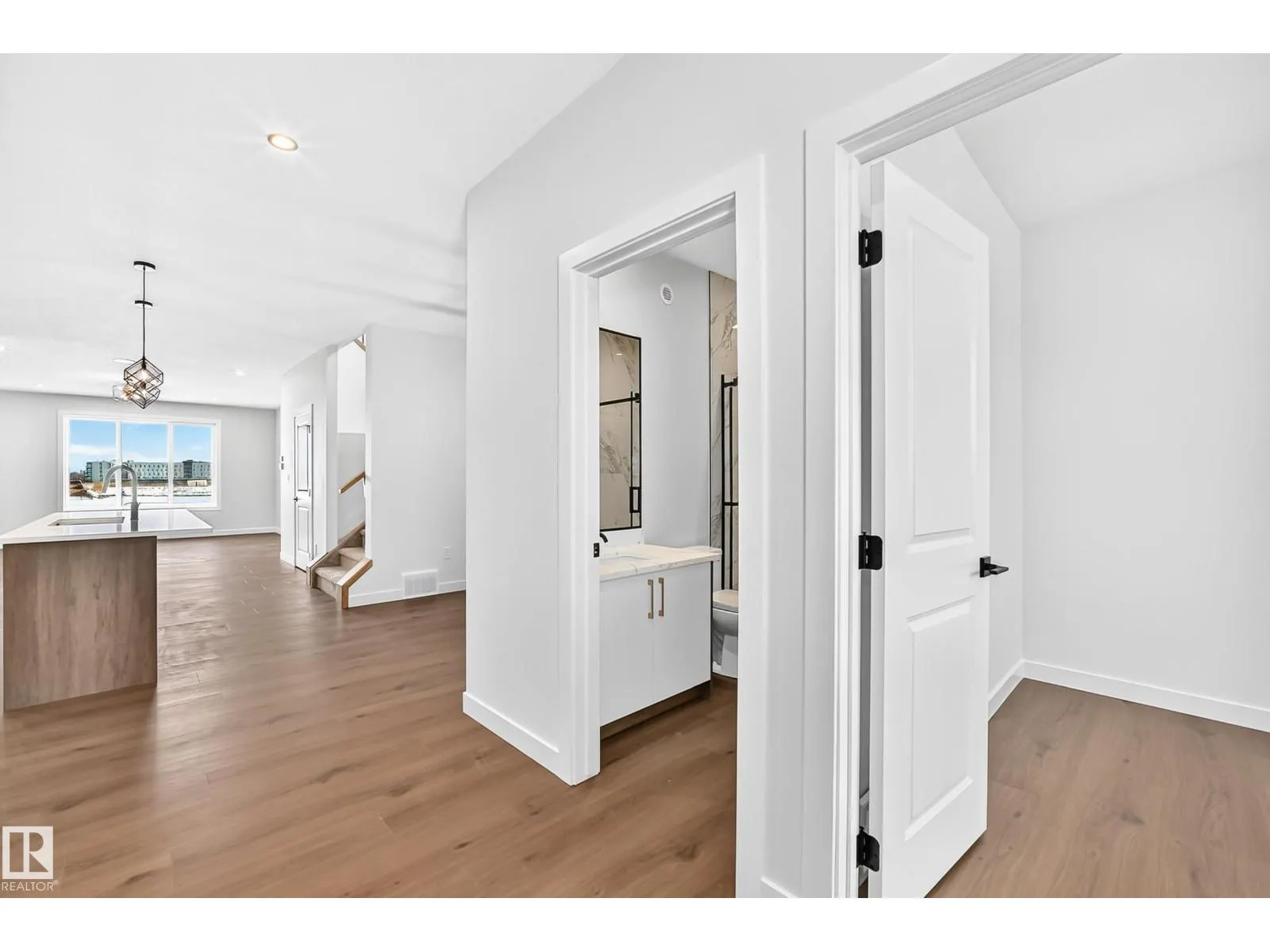 17 TILIA PL