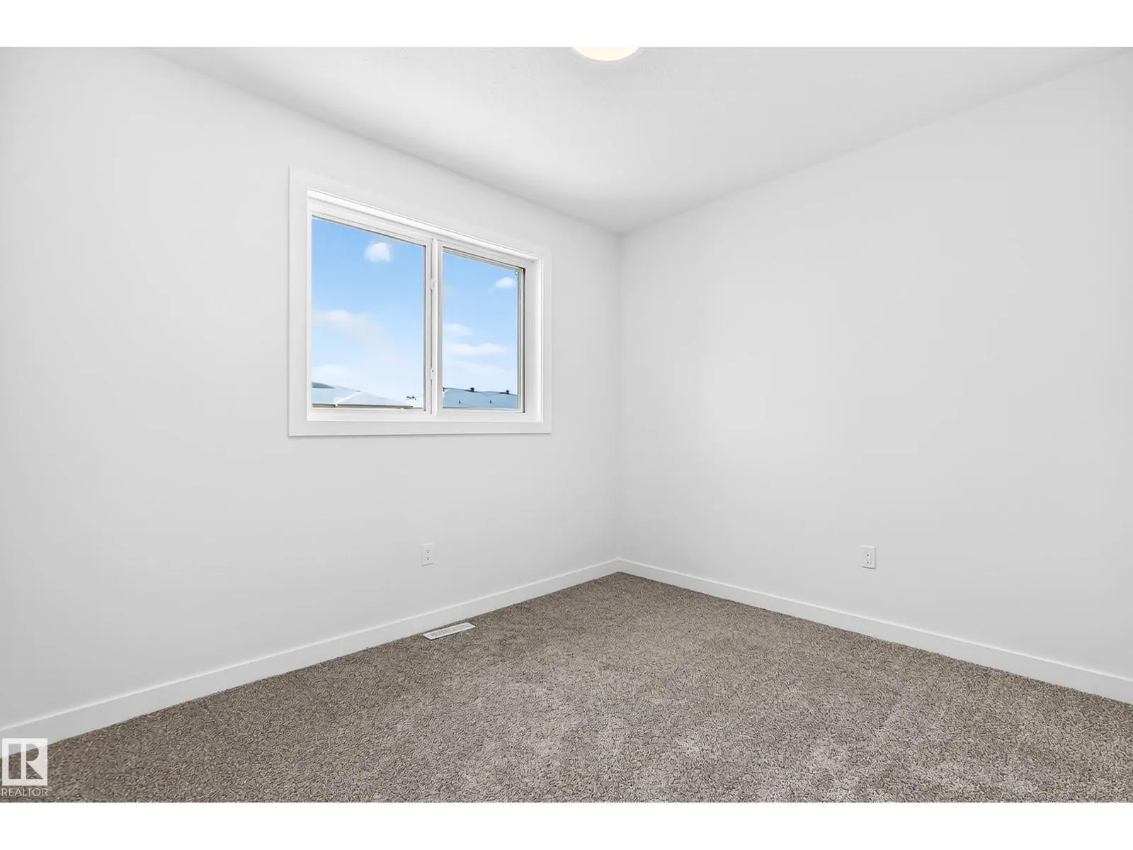 17 TILIA PL